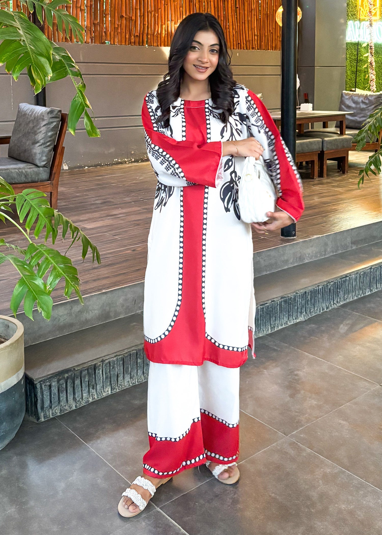 silk grip Kurta Set in White, red