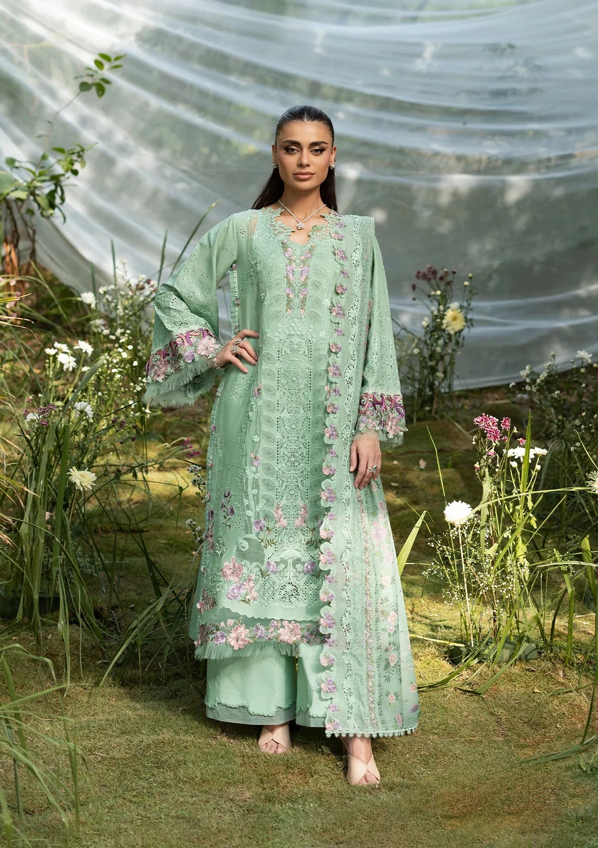 Luxury Lawn – ELQ-3a Daisy Chain