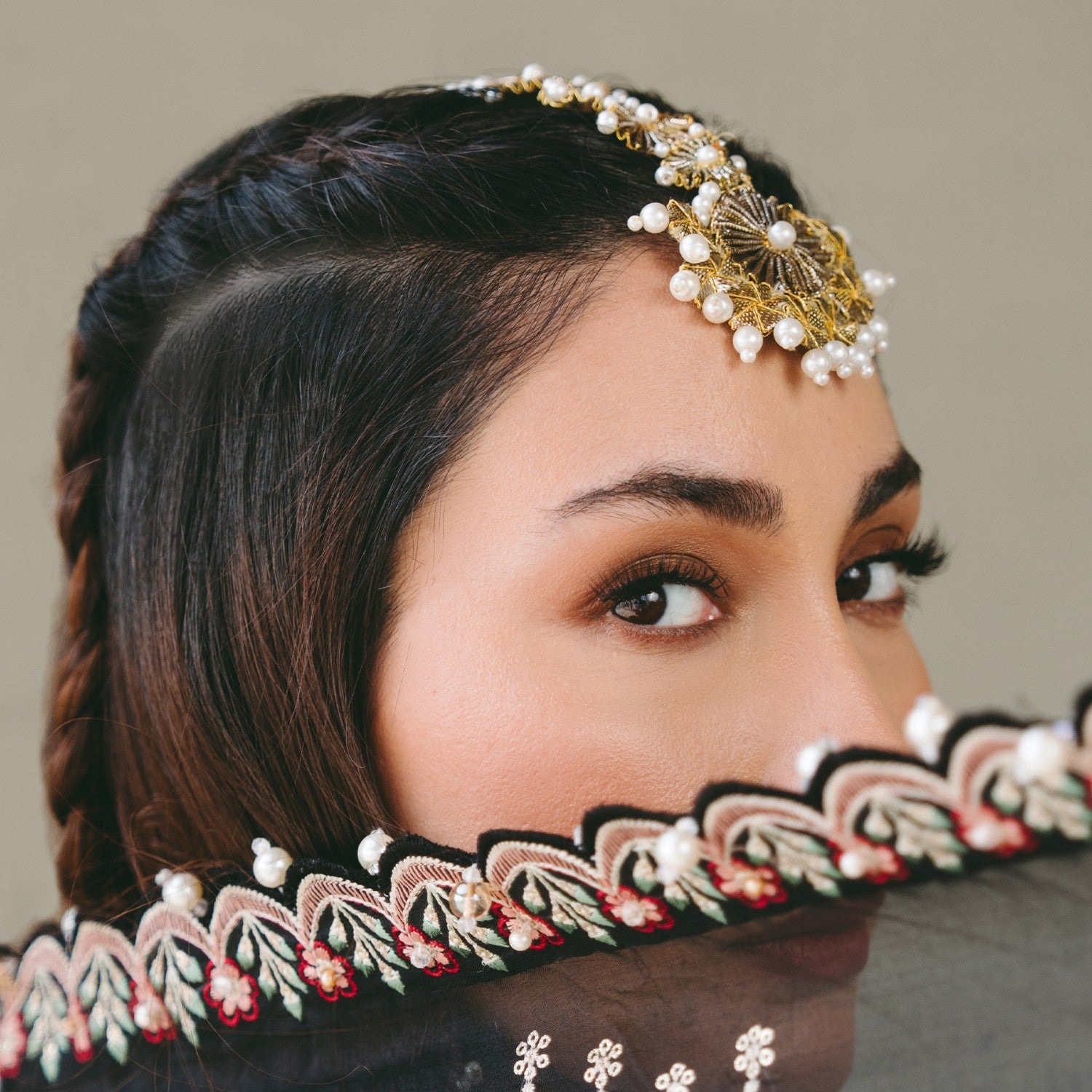 Bindya in Gold Color by - Trendy Women Bindya UMN1792