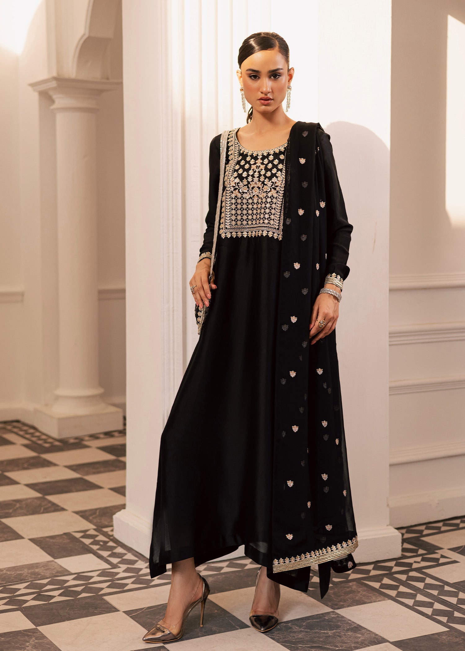 thai silk Kaftan in Black