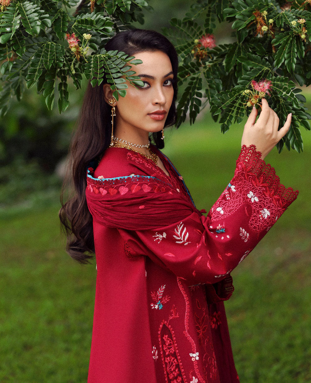 Lilas Lawn – Isara
