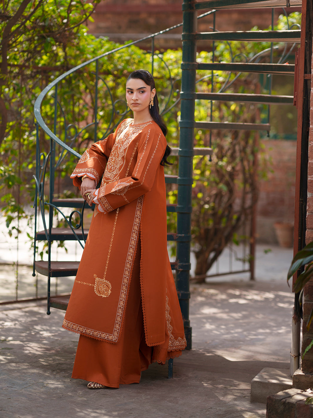 Fiona Lawn – F-02