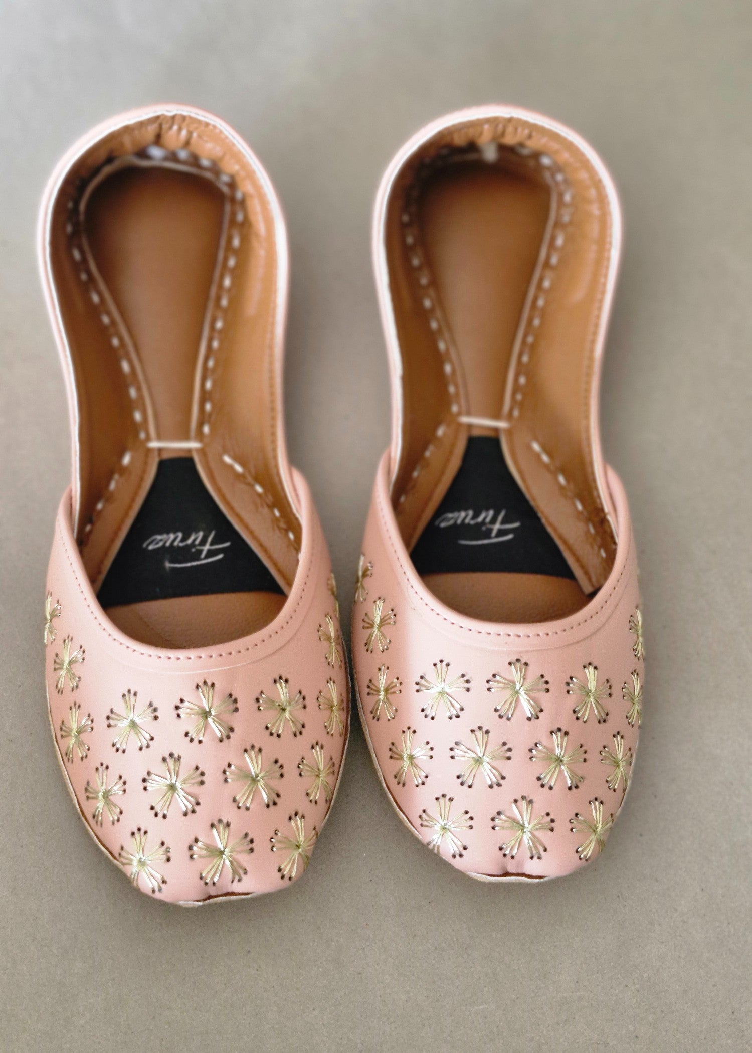 Khussa in Pastel pink by - High Quality Women Khussa GDS2867