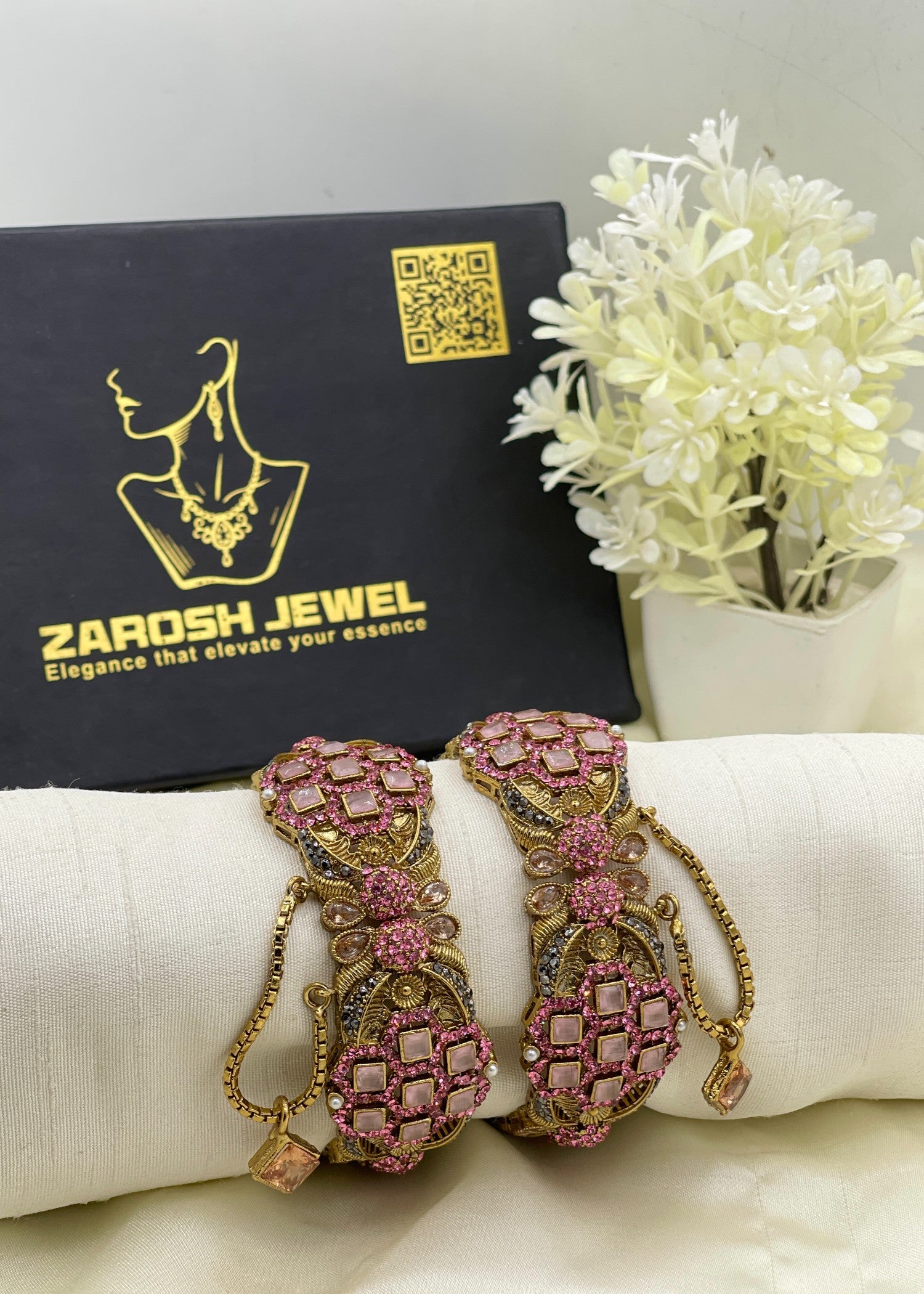 Bangles in Pink, antique white Color by - Trendy Women Bangles YZN7382