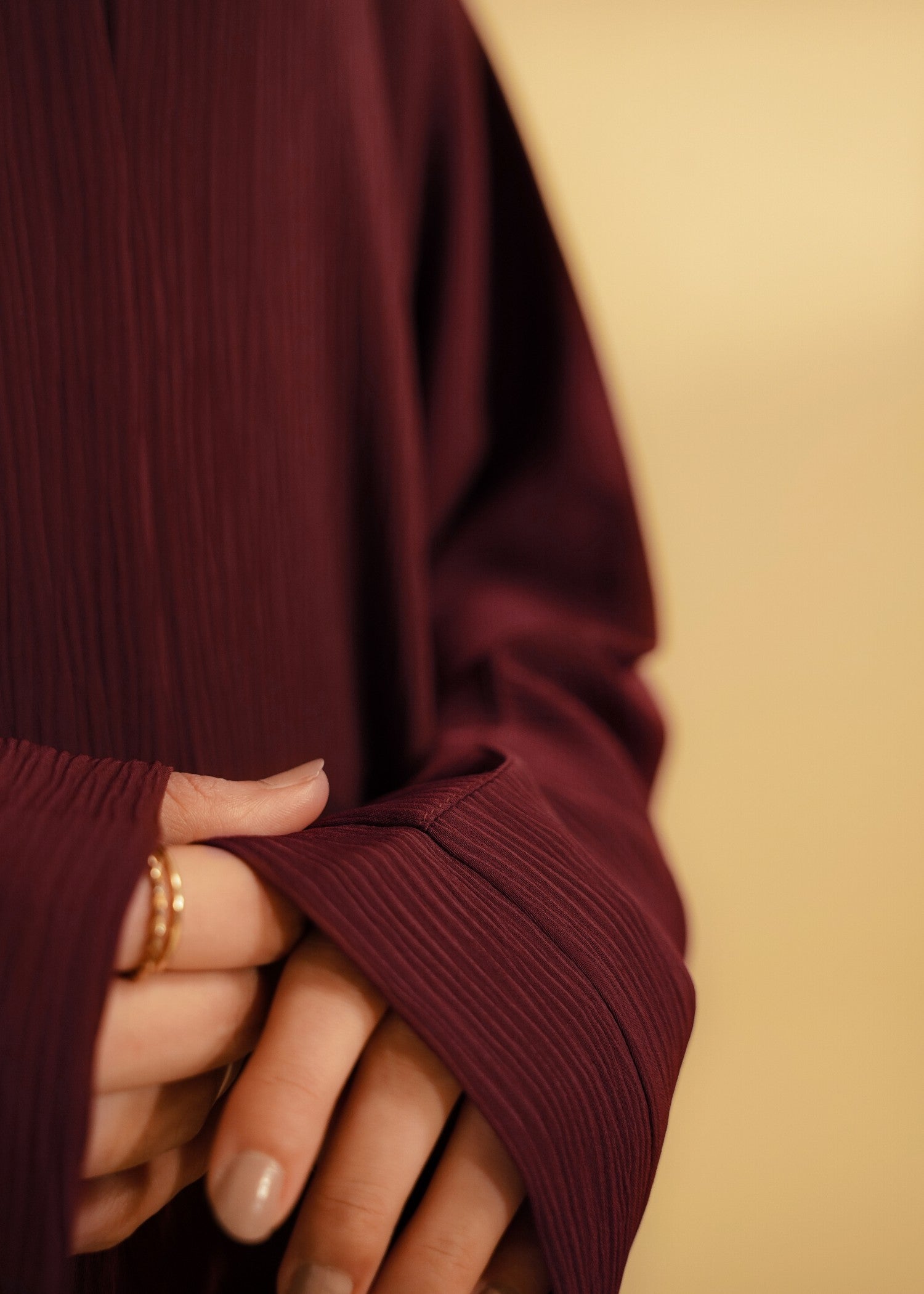 crinkle Abaya in Maroon
