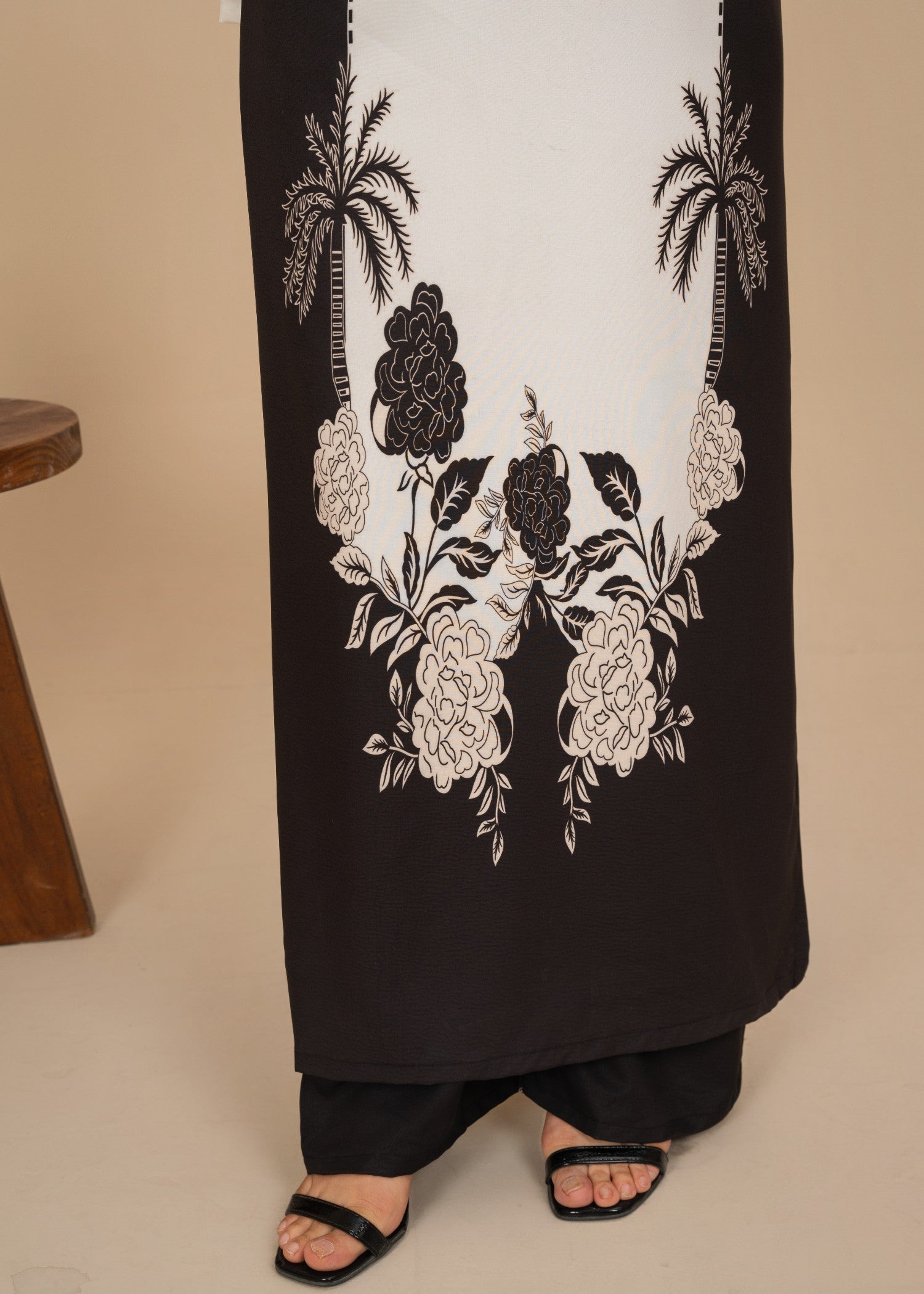 silk crepe Kurta Set in Black, white