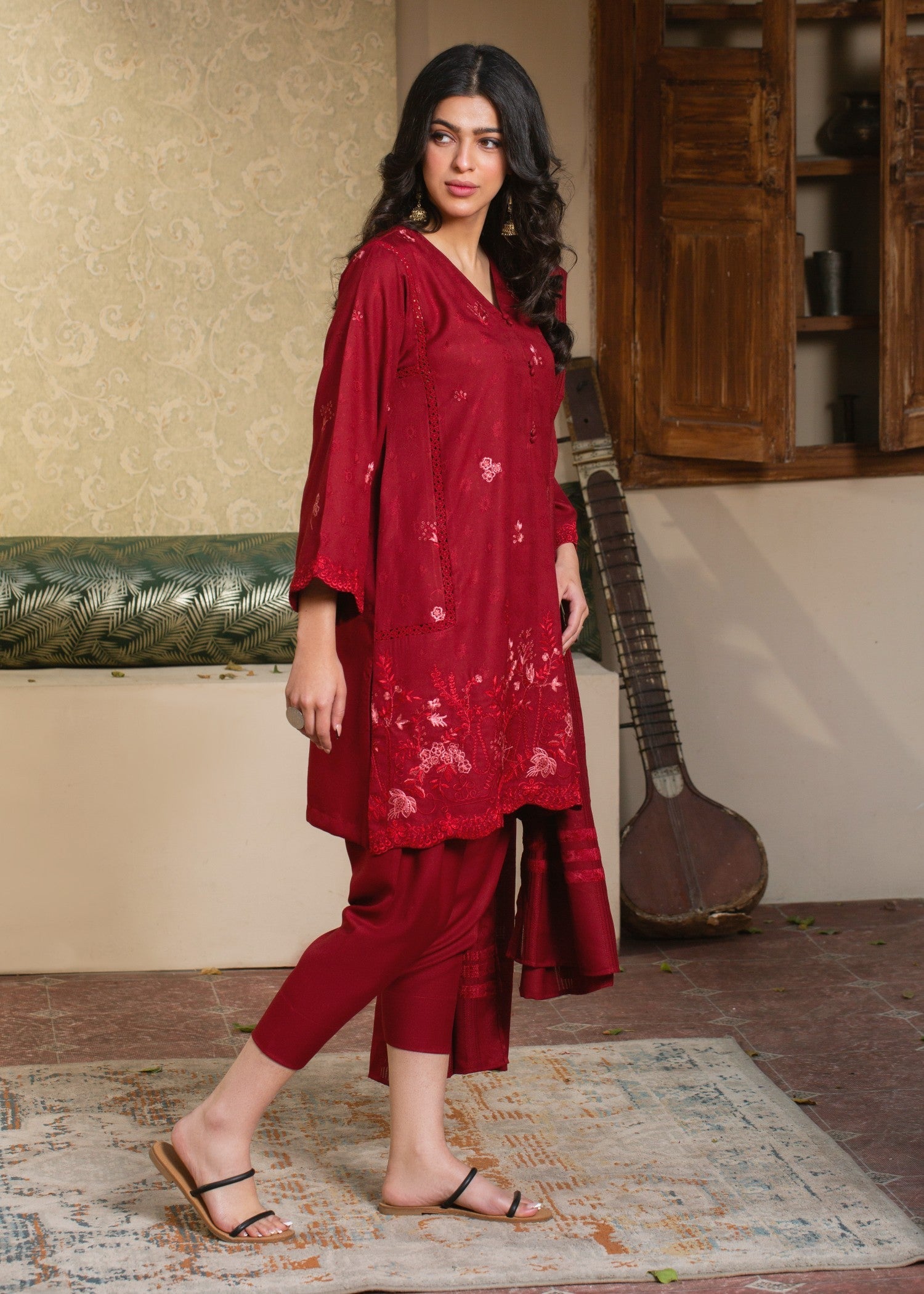 jacquard Unstitched in Maroon