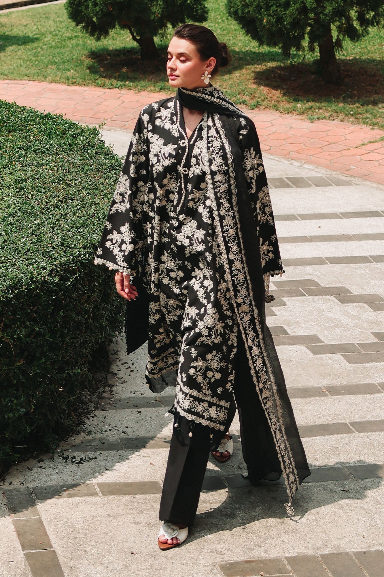 Eid Lawn Edit – Obsidian Bloom