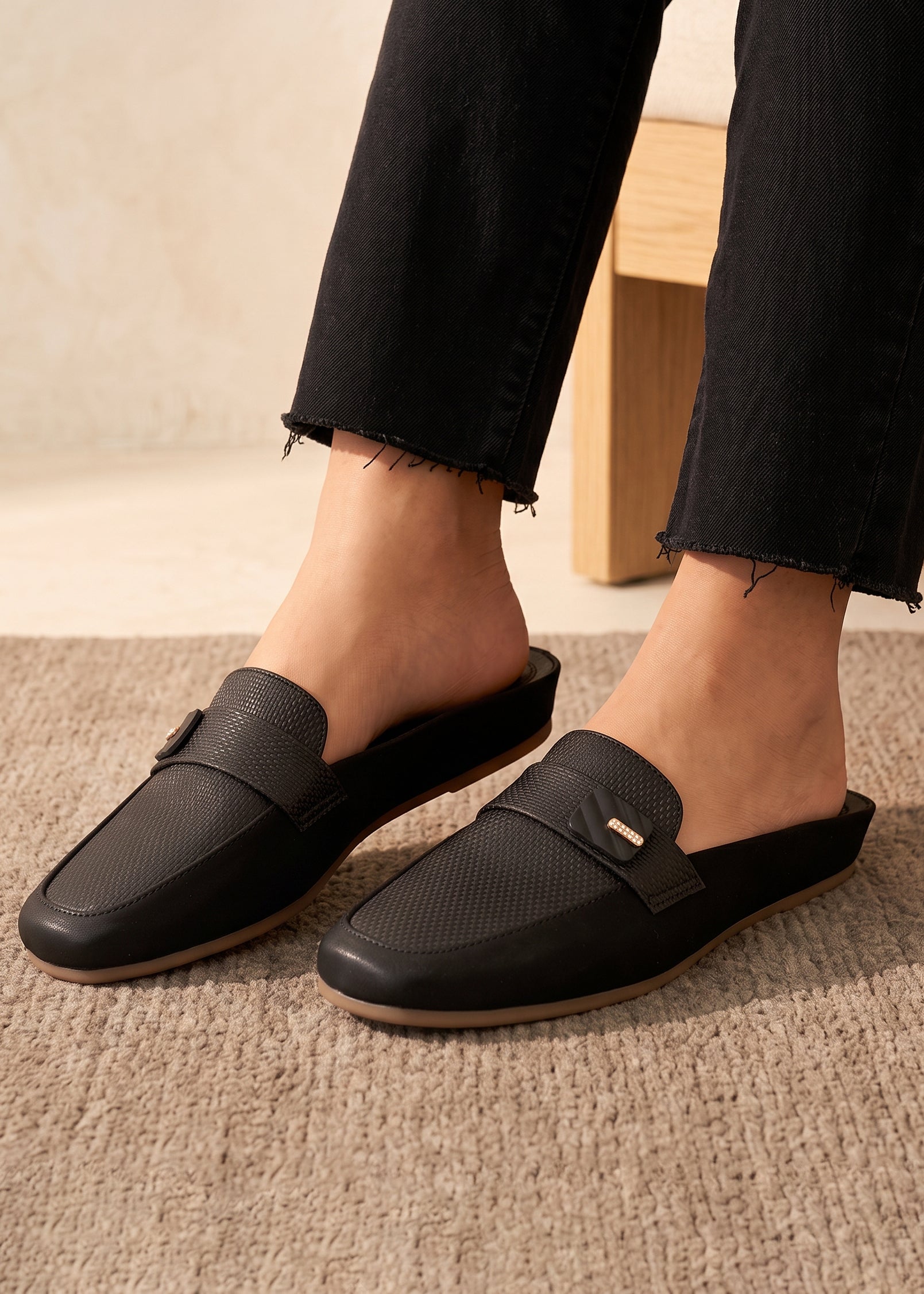 Mules in Black by - High Quality Women Mules OAQ9130