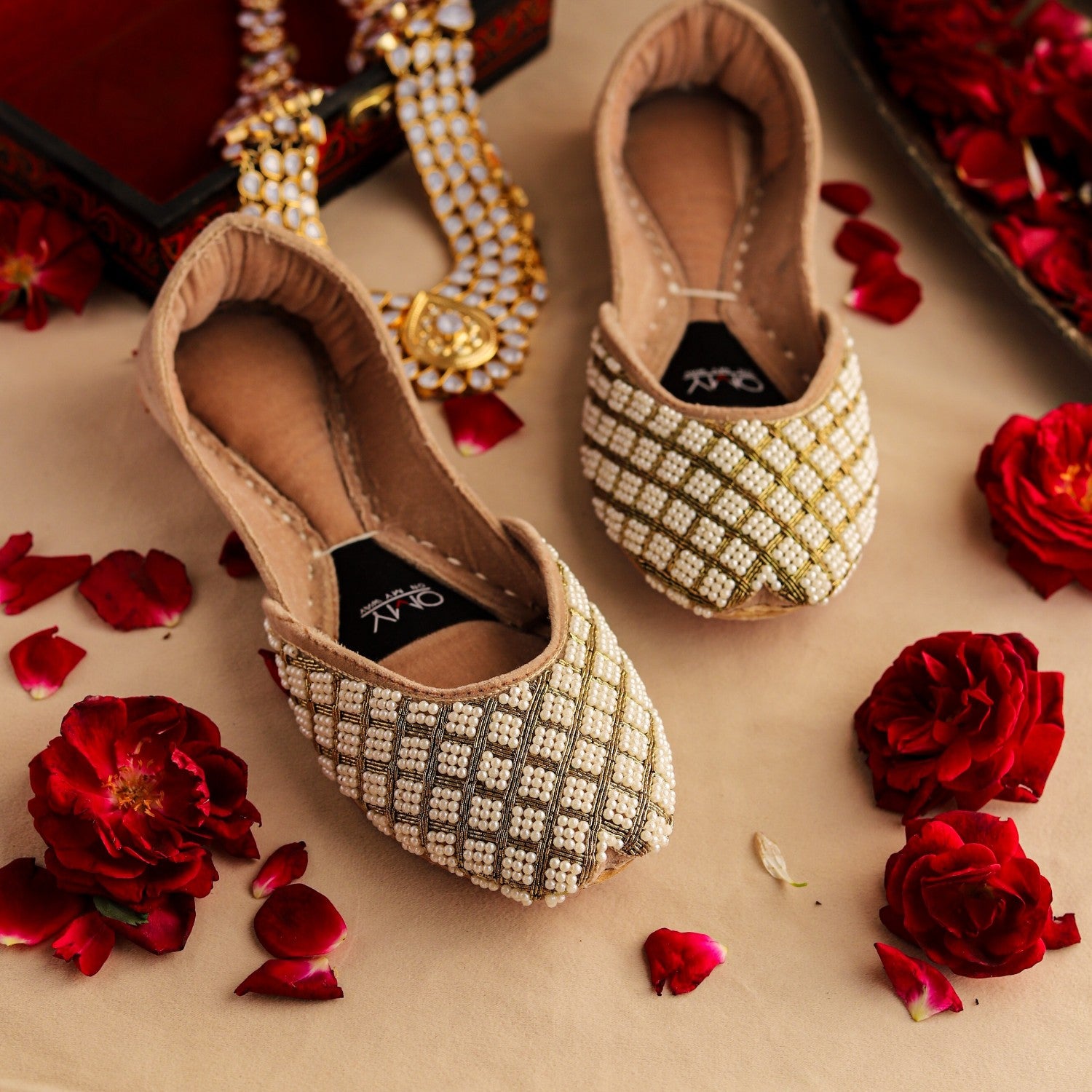 Khussa in White by - High Quality Women Khussa JTP3707