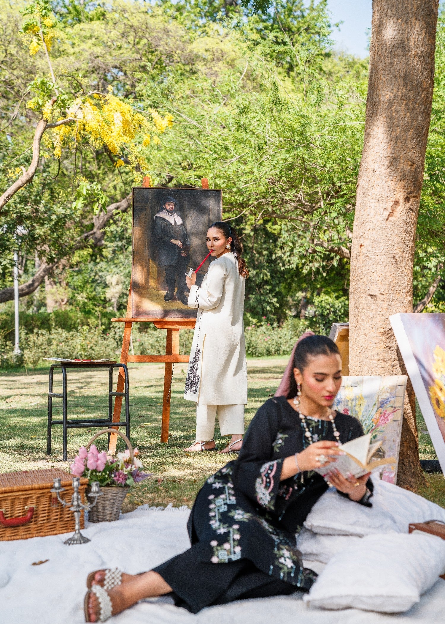 textured lawn Kurta Set in Jet black