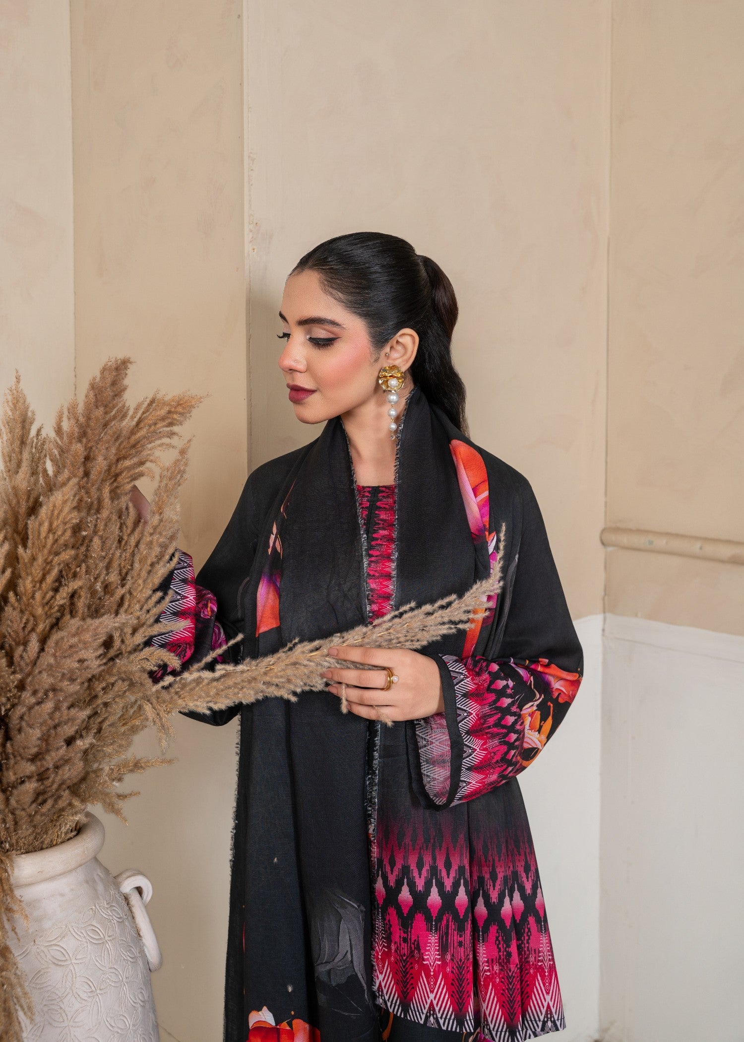 viscose linen Kurta Set in Black, raspberry pink