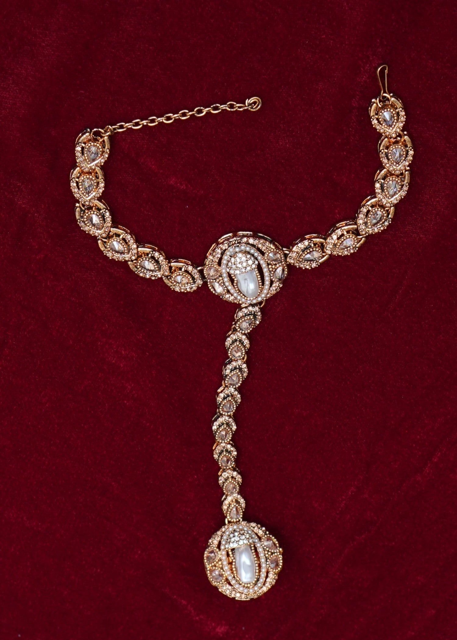 Bracelet in Gold, champagne, pearl white Color by - Trendy Women Bracelet YDE5567