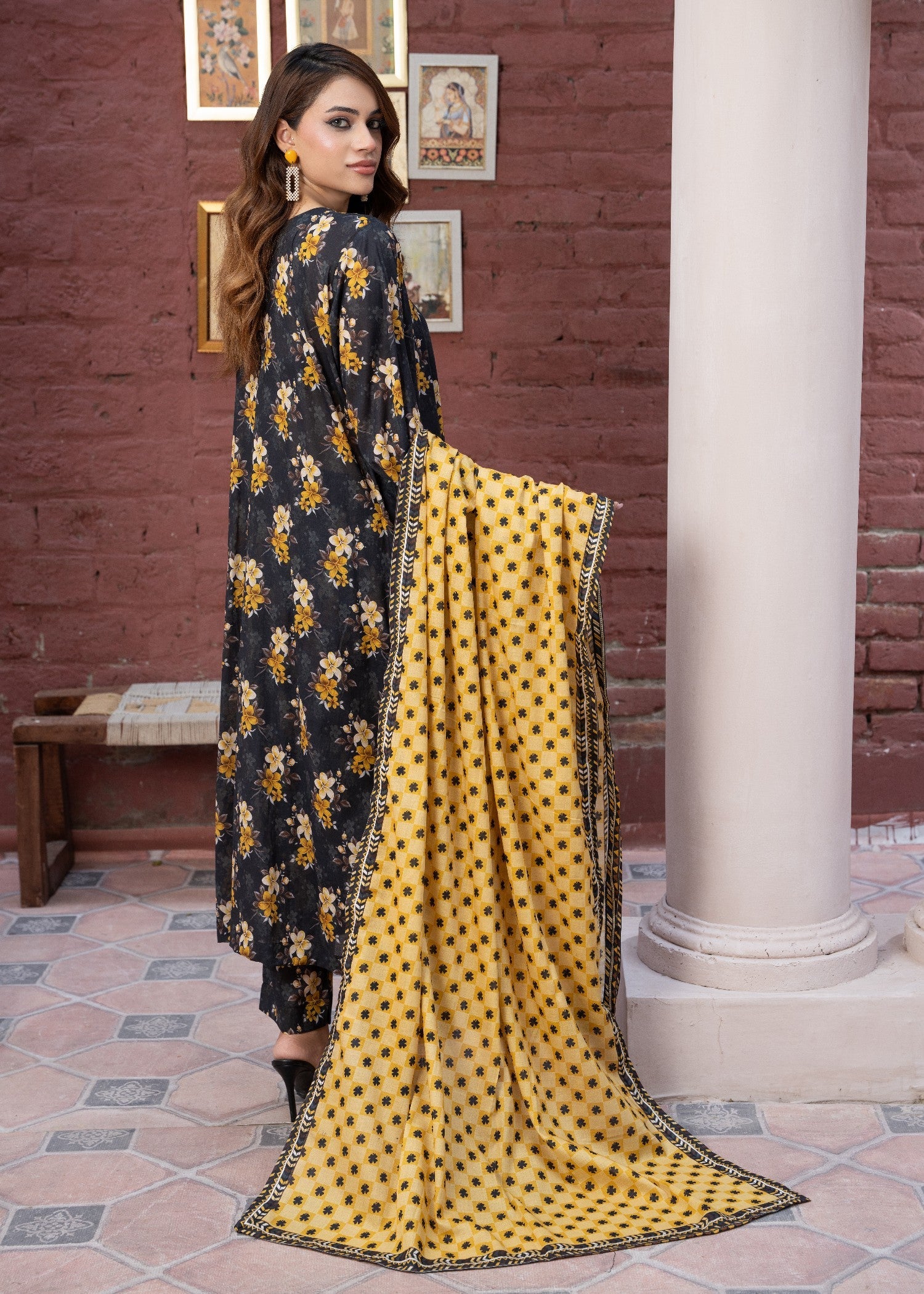 lawn Kurta Set in Pitch