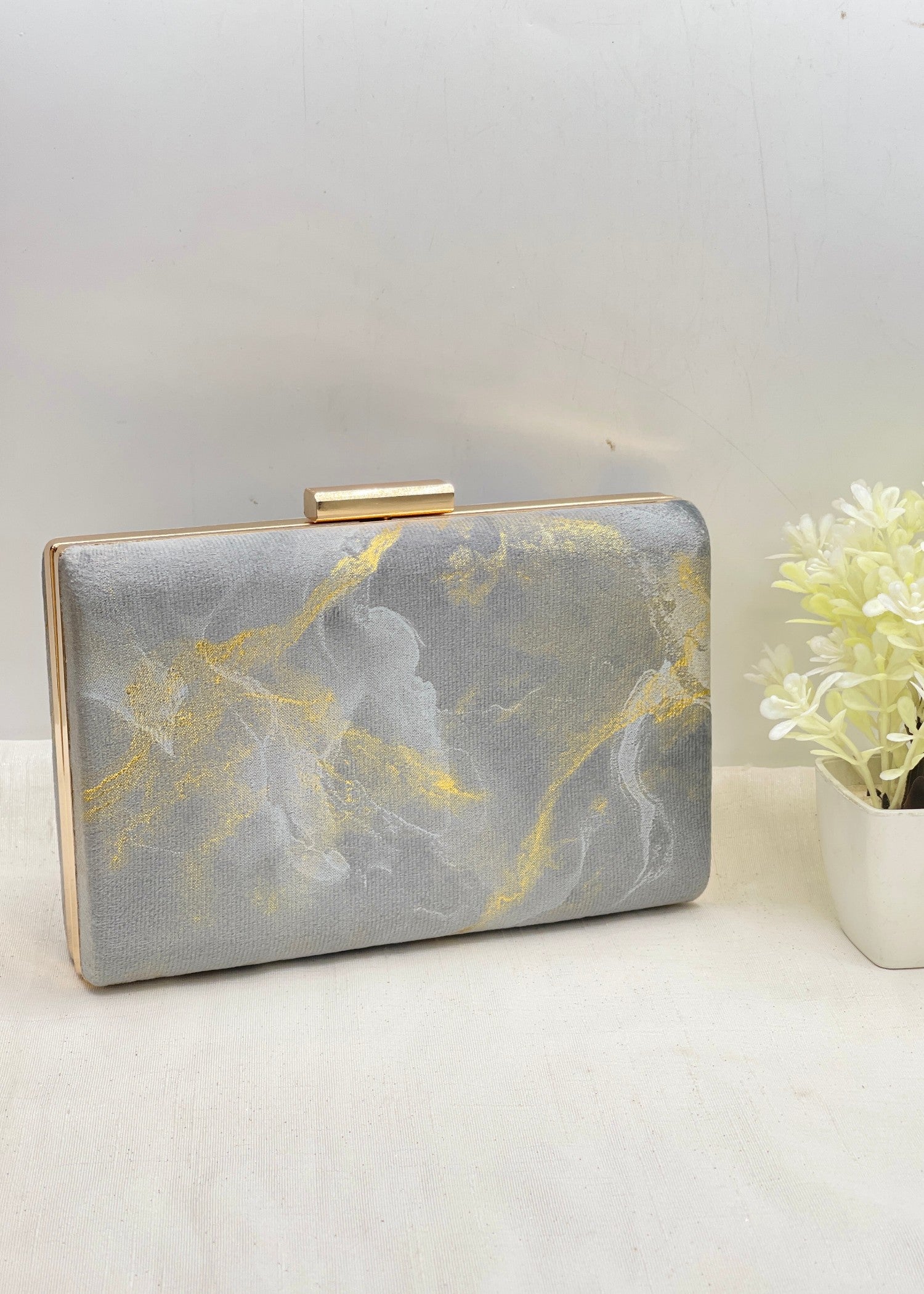 Clutch in Grey Color by - Trendy Women Clutch JGO3811