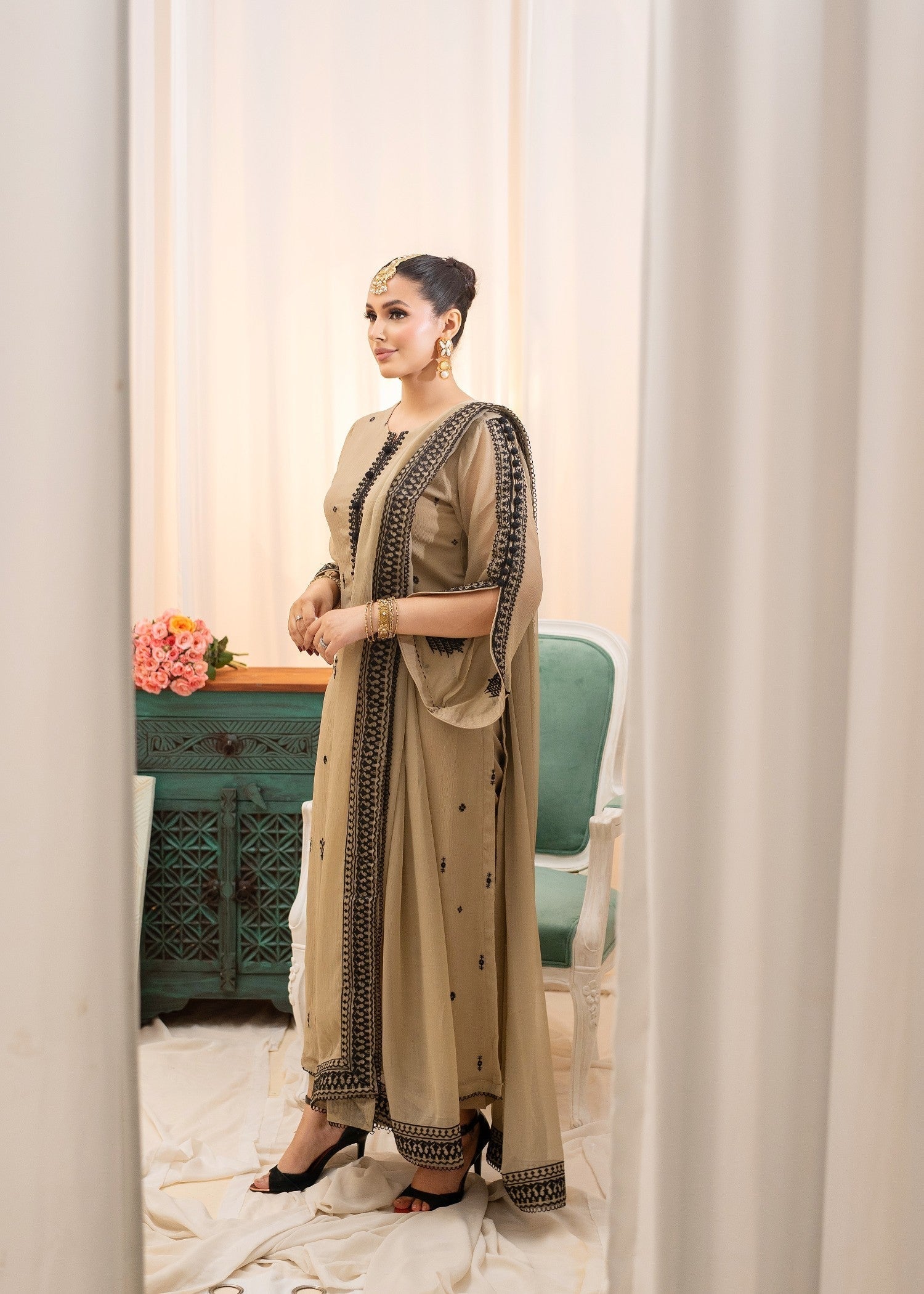 bemberg crinkle chiffon Kurta Set in Beige