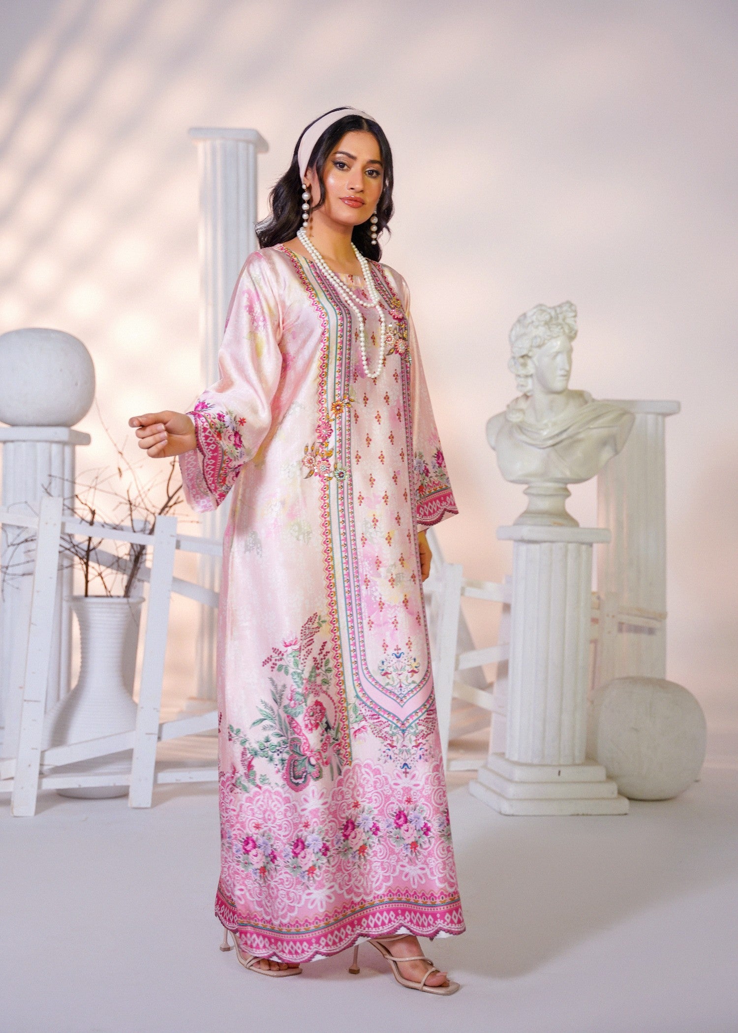 charmuse/shamooz Kaftan in Pastel pink