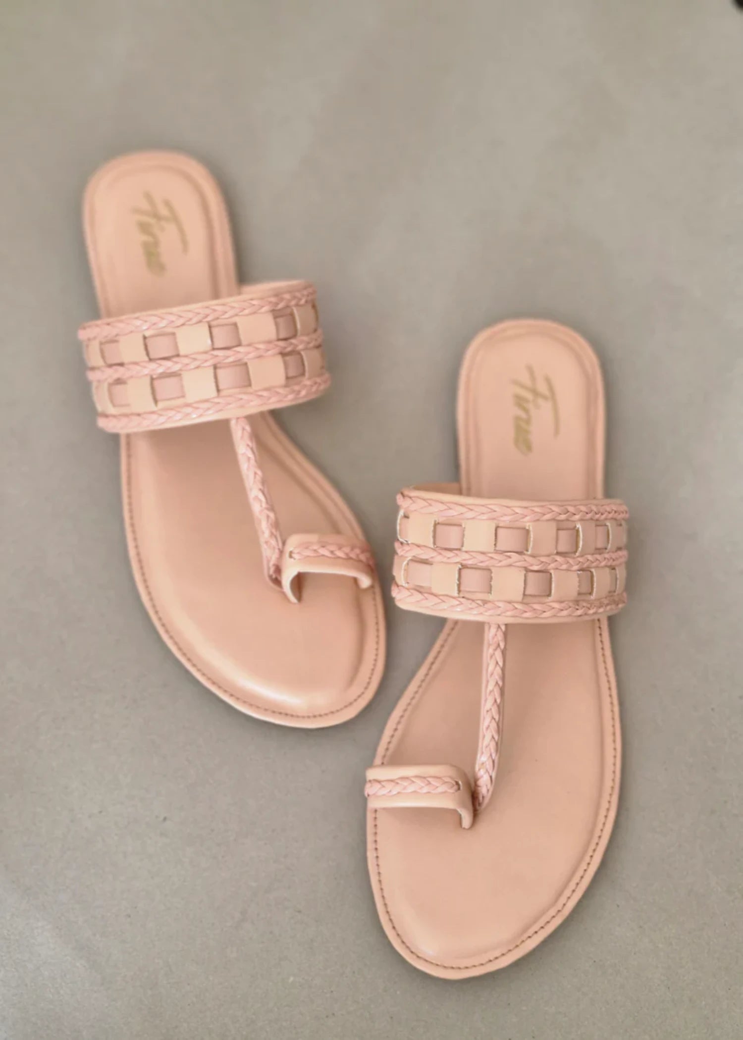 Kolapuri in Peach pink by - High Quality Women Kolapuri FMM1750