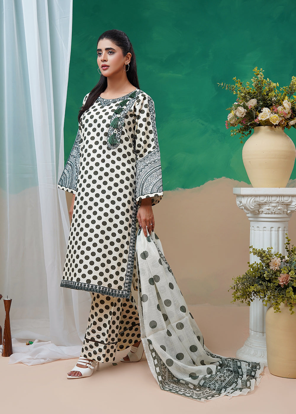 lawn Kurta Set in Olive green, off-white