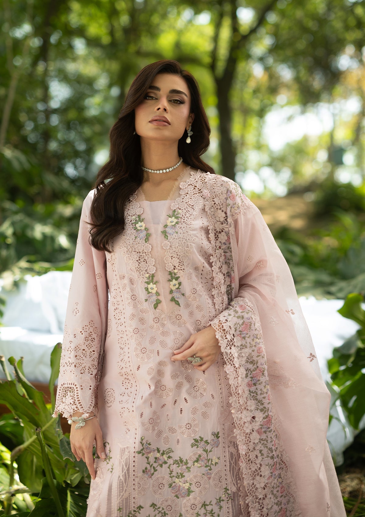 Luxury Lawn – ELQ-1b Love Escape