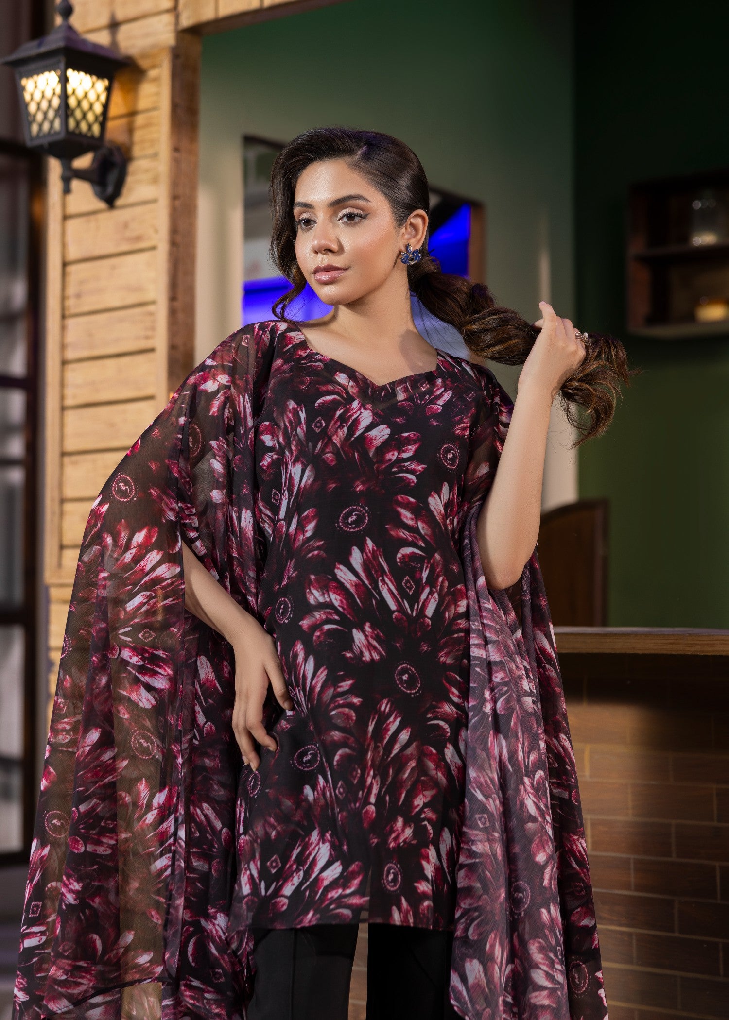 chiffon Kaftan in Black, magenta