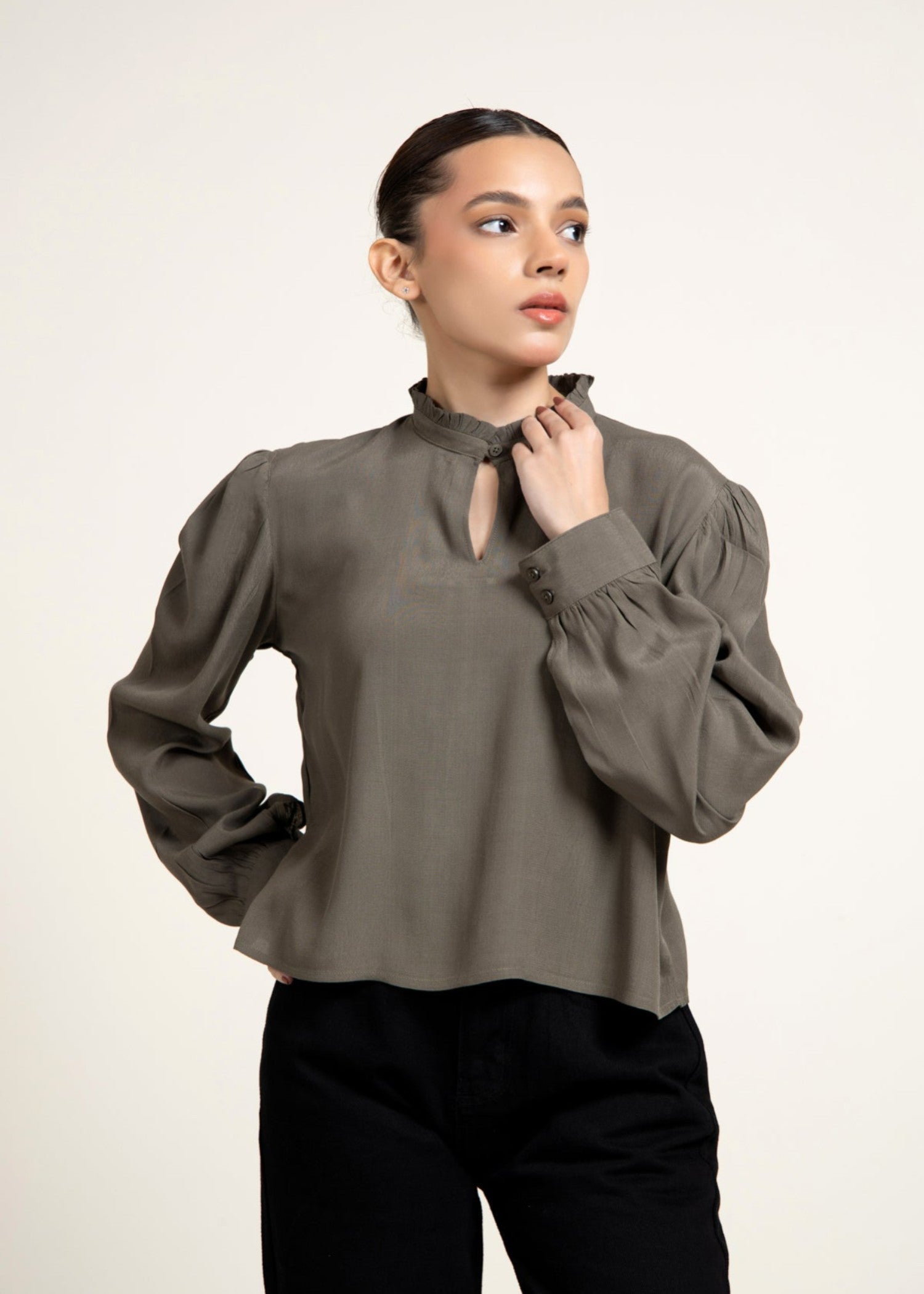 crepe Top in Dark grey