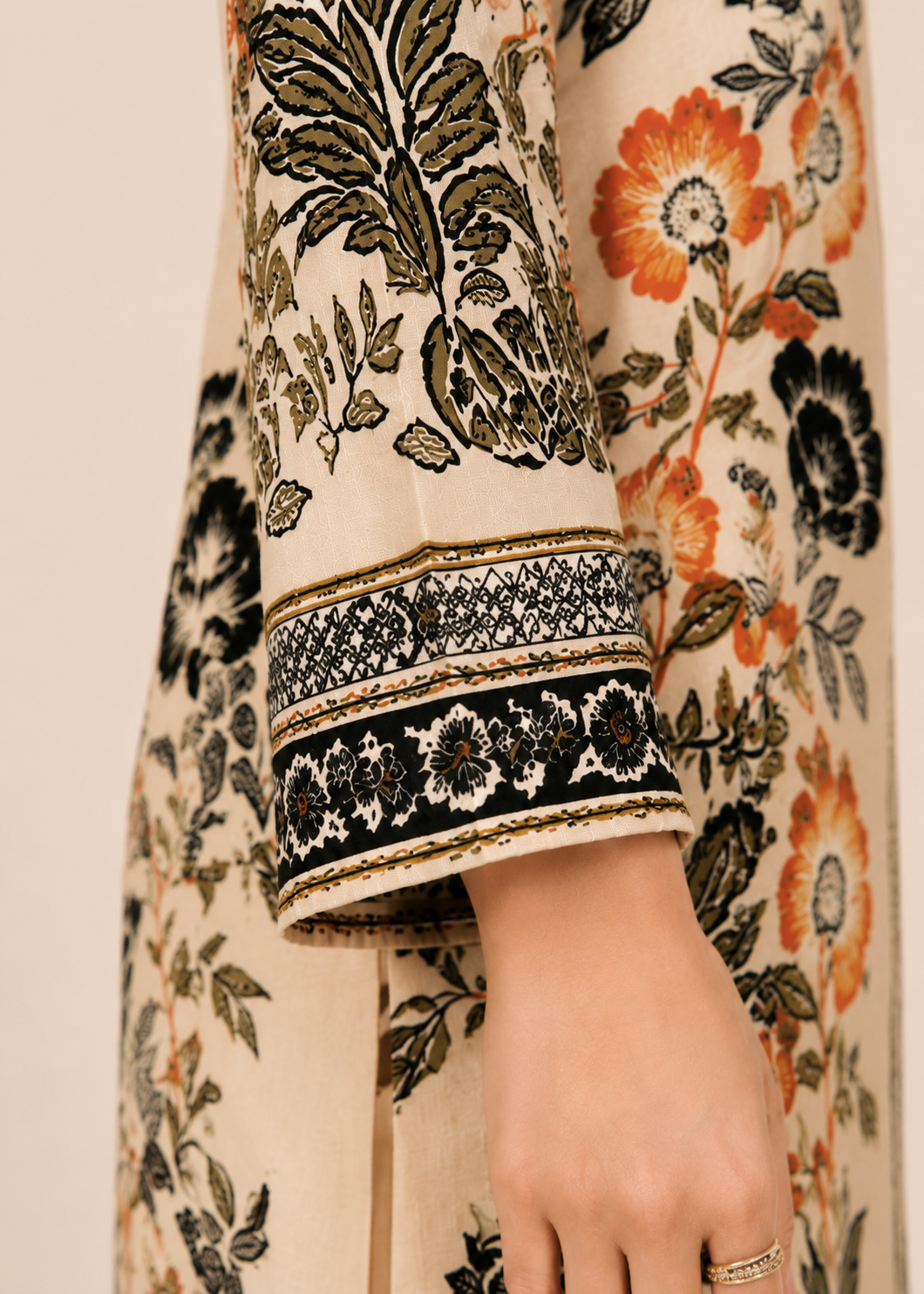 lawn Kurta Set in Black, off-white