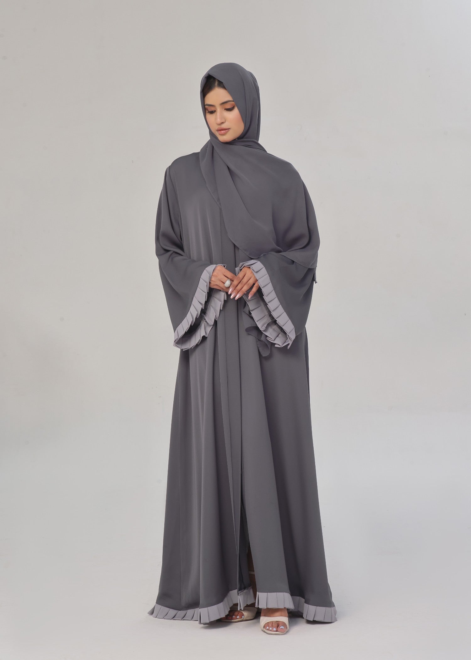 nidha Abaya in Dark grey