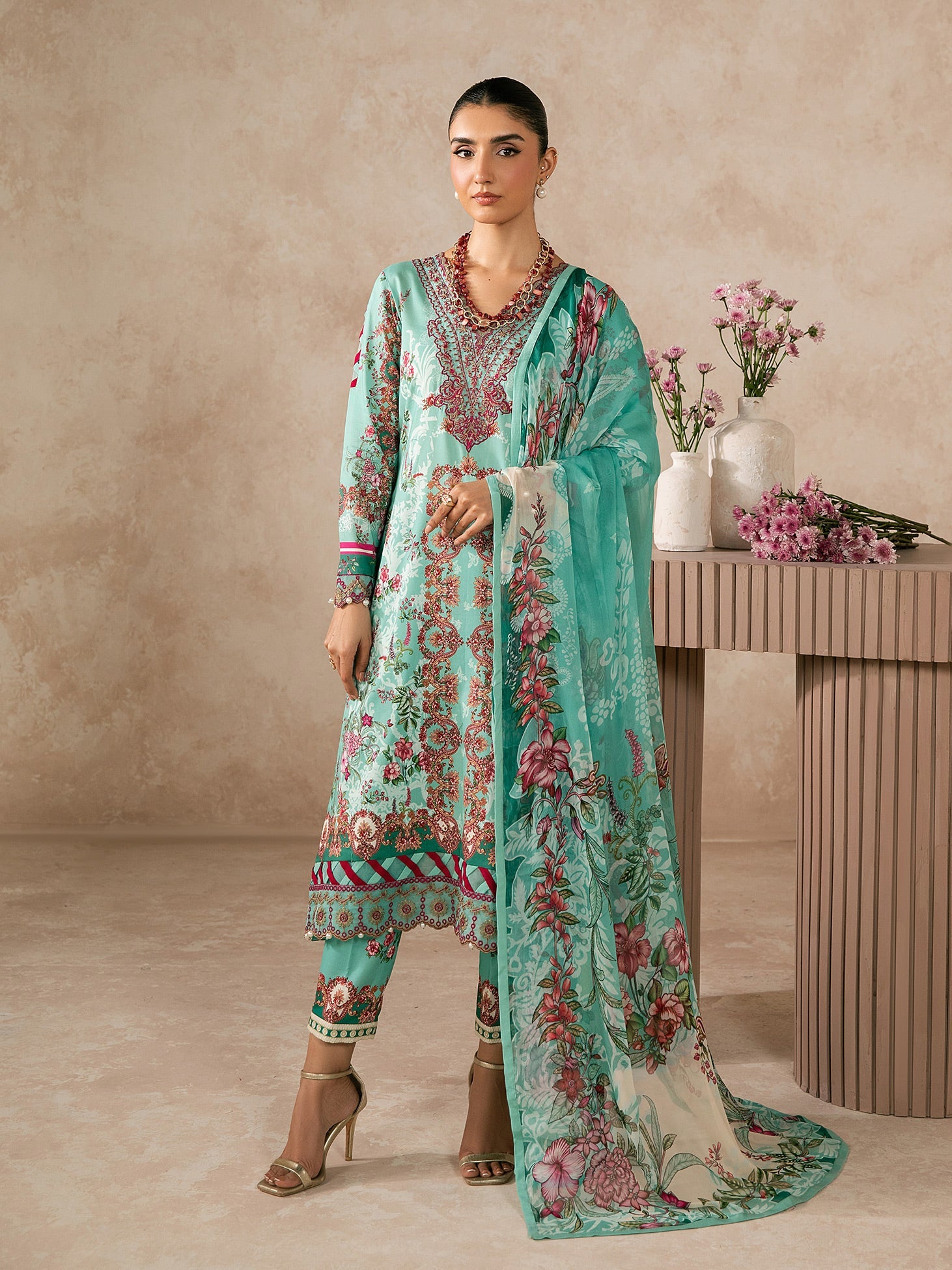 Syra Lawn – Vaila