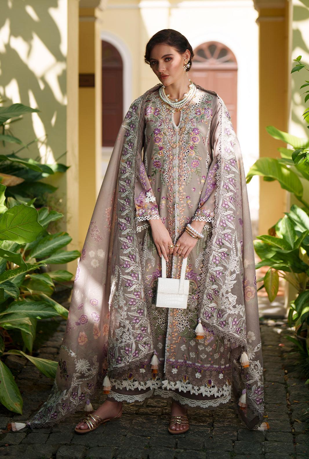 AJR Evara Luxury Lawn – Veya