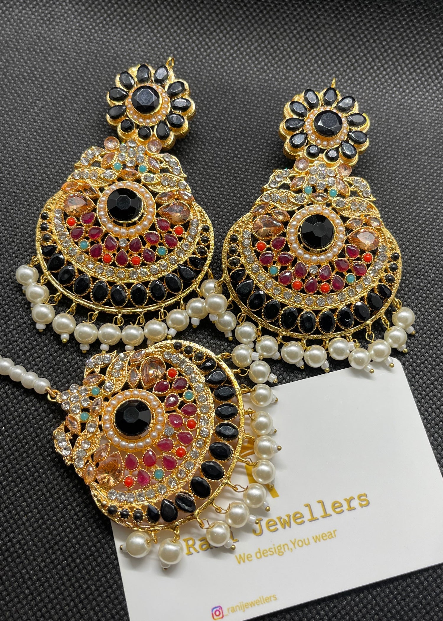 Jewelry Set in Black Color by - Trendy Women Jewelry Set QKG0344