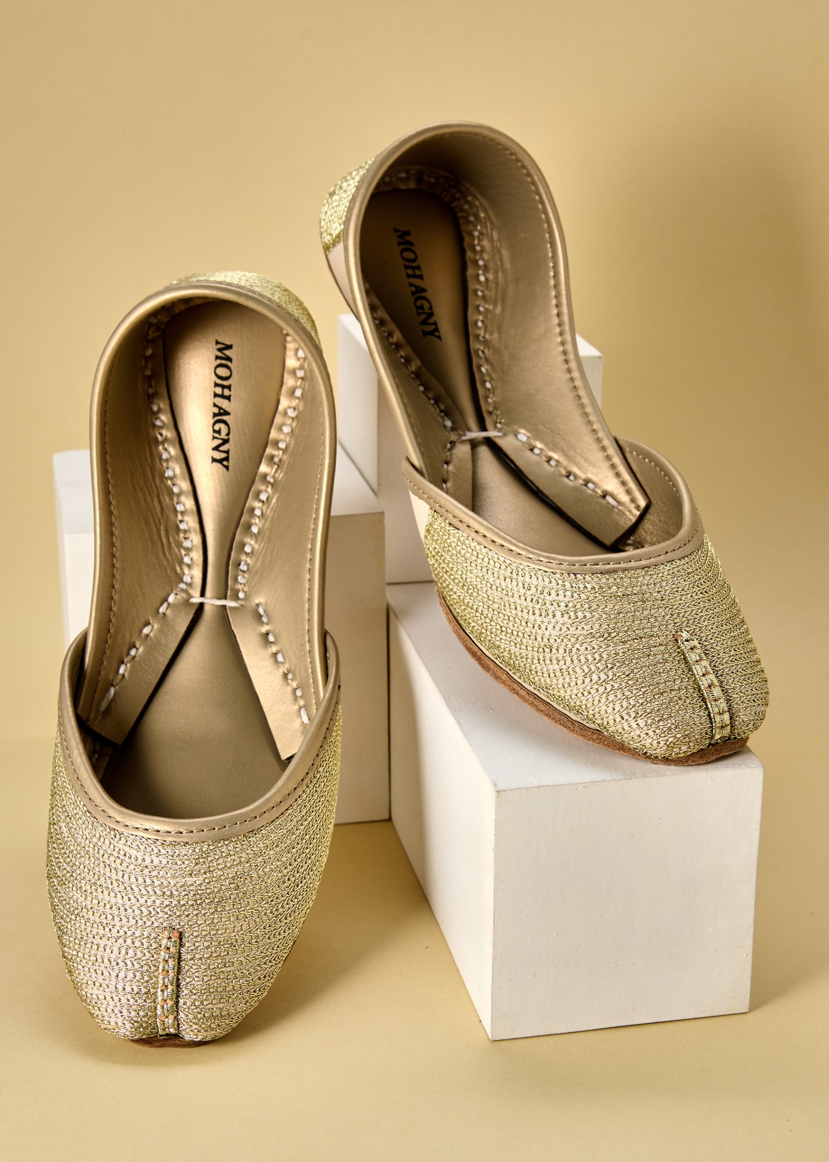 Khussa in Gold by - High Quality Women Khussa HUF5088