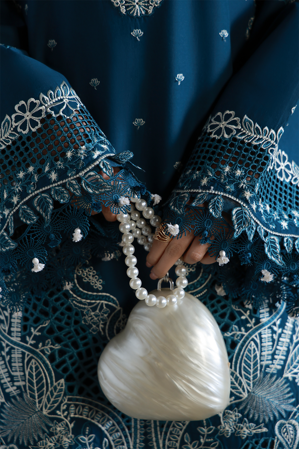 Saagar Festive Luxury Lawn – INAYA (AL-09)