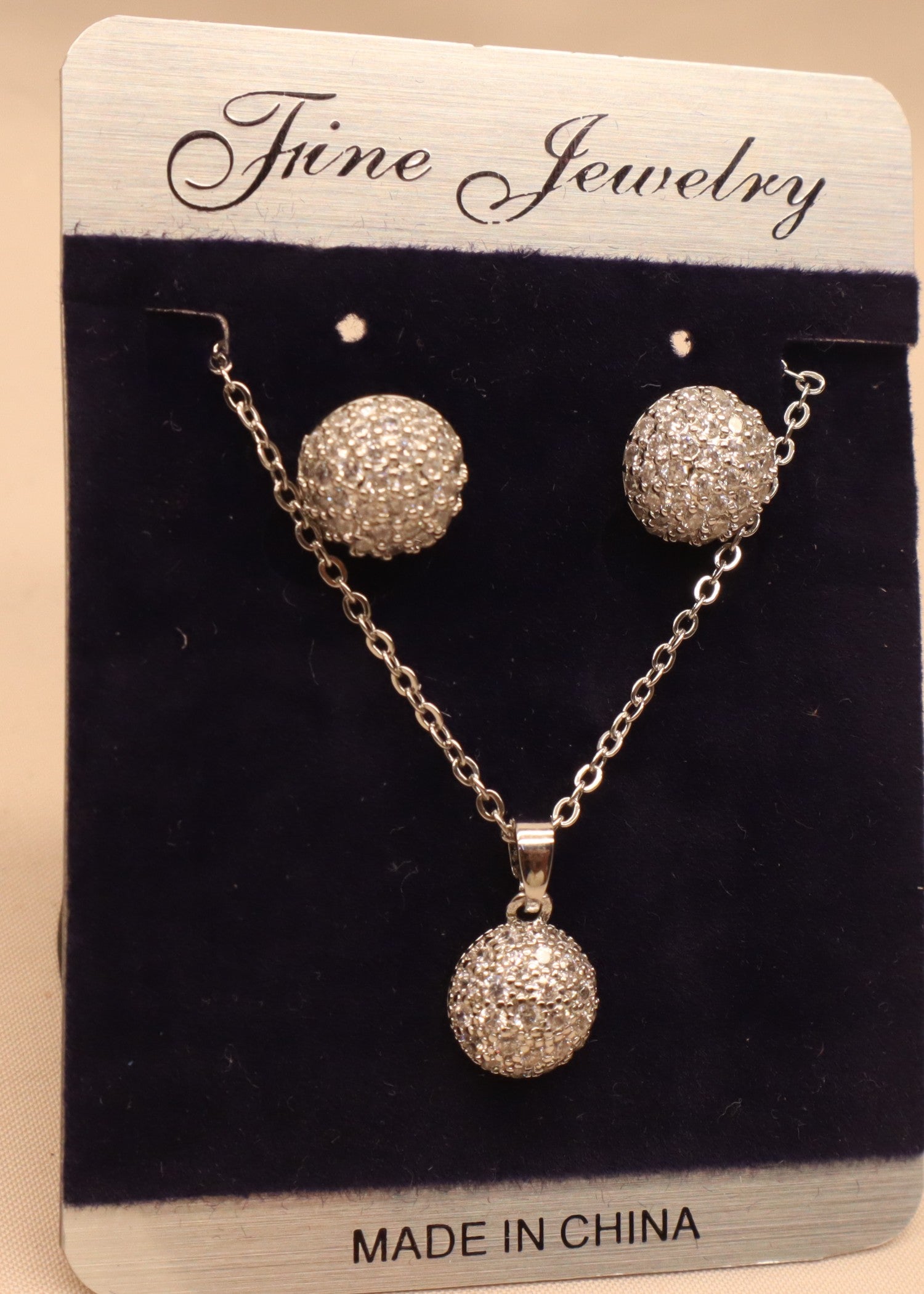 Jewelry Set in Silver Color by - Trendy Women Jewelry Set DRA8471