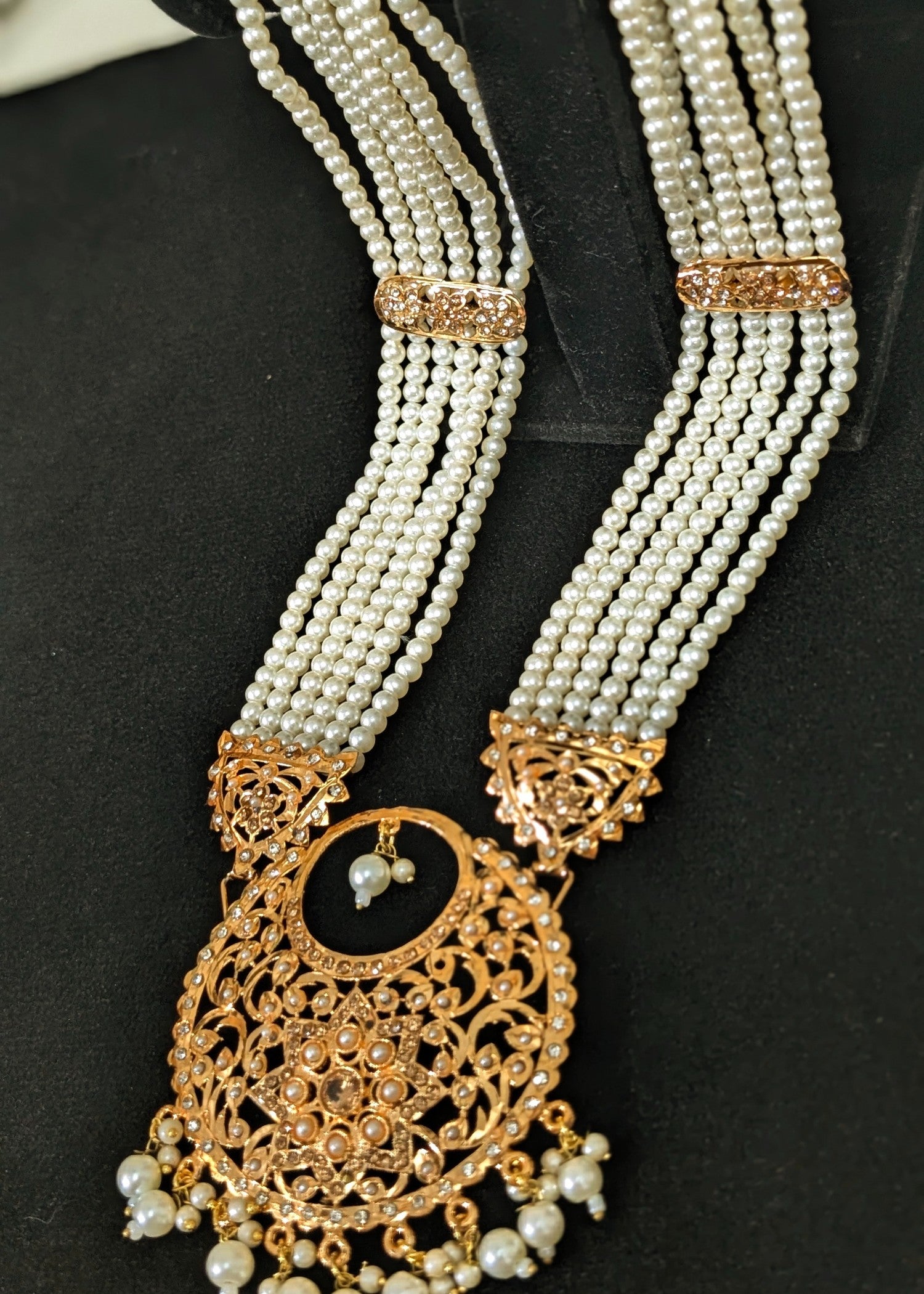 Jewelry Set in Gold Color by - Trendy Women Jewelry Set QUA0104