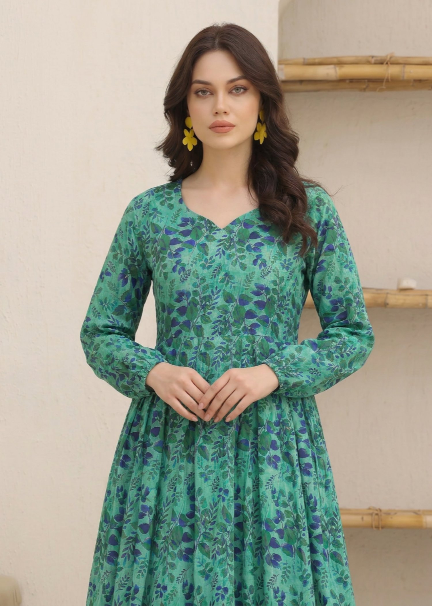 lawn Maxi in Parrot green