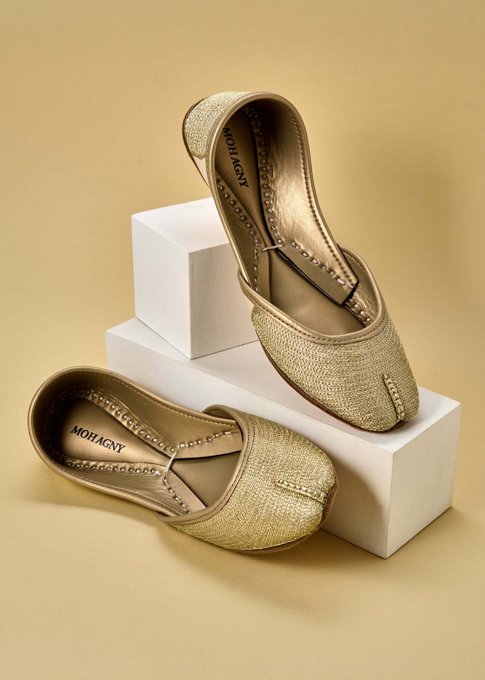 Khussa in Gold by - High Quality Women Khussa HUF5088