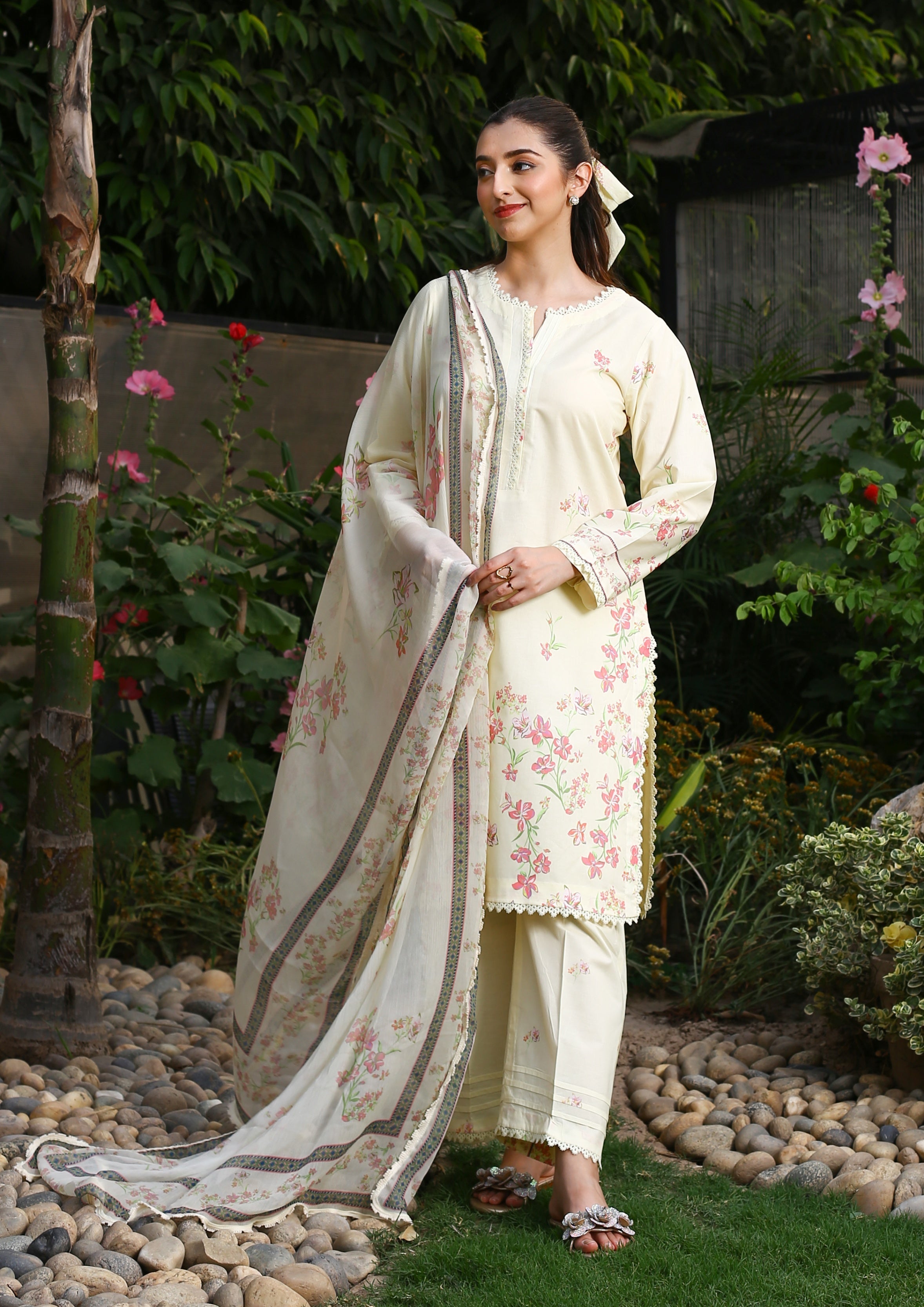 lawn Kurta Set in Light yellow