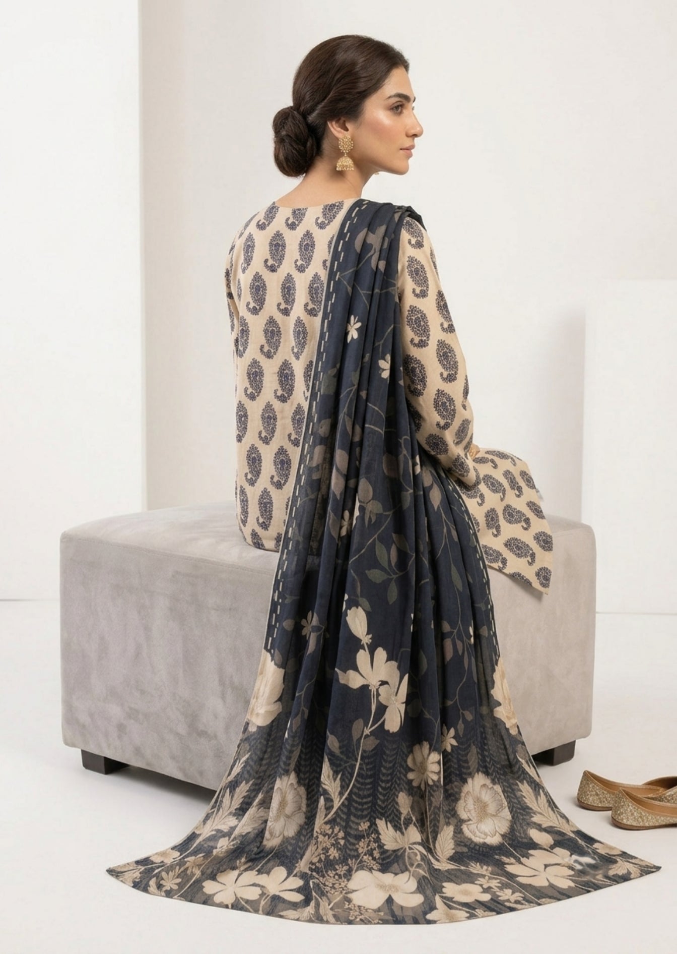 slub linen Unstitched in Charcoal black, ivory