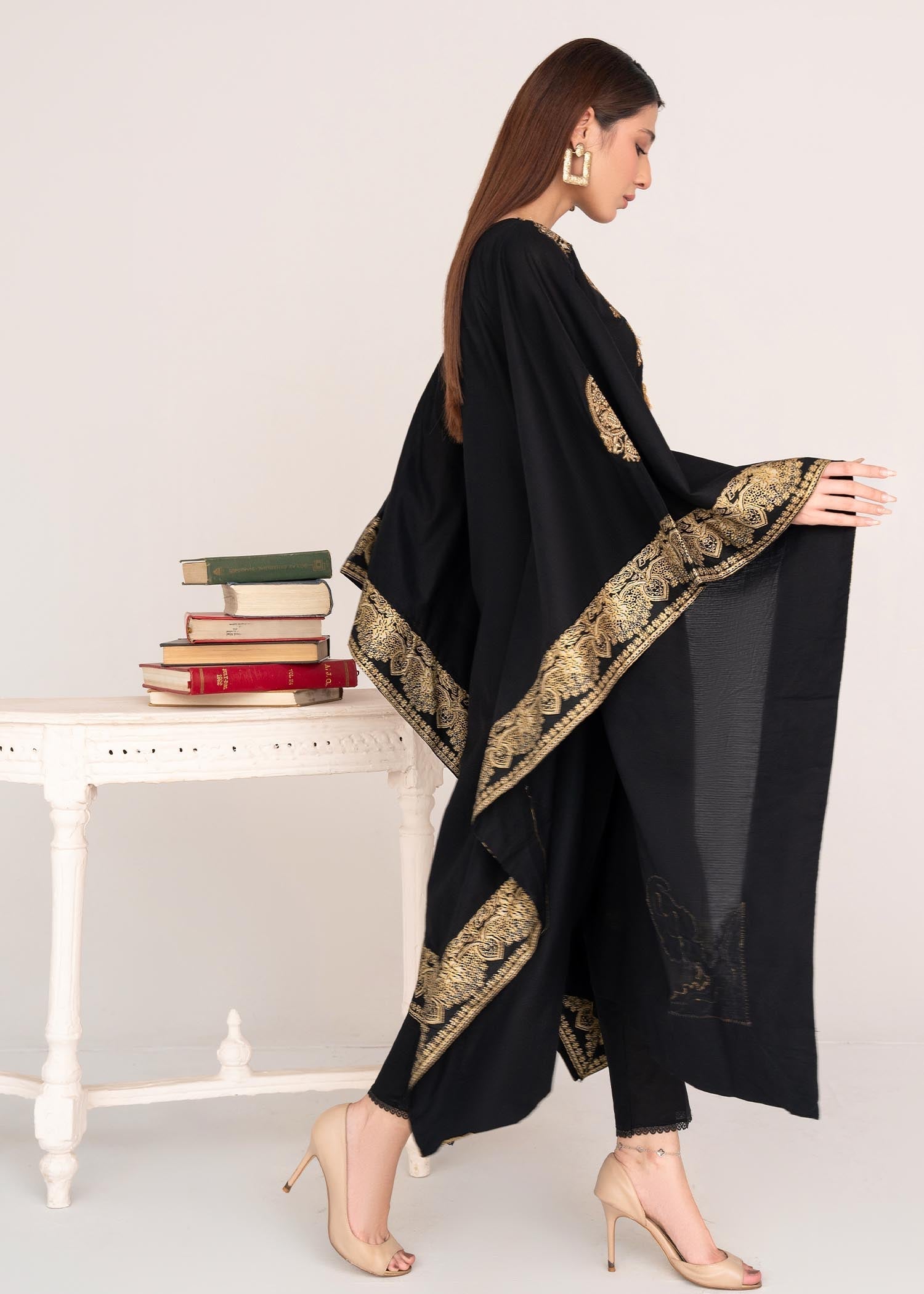 lawn Kaftan in Black