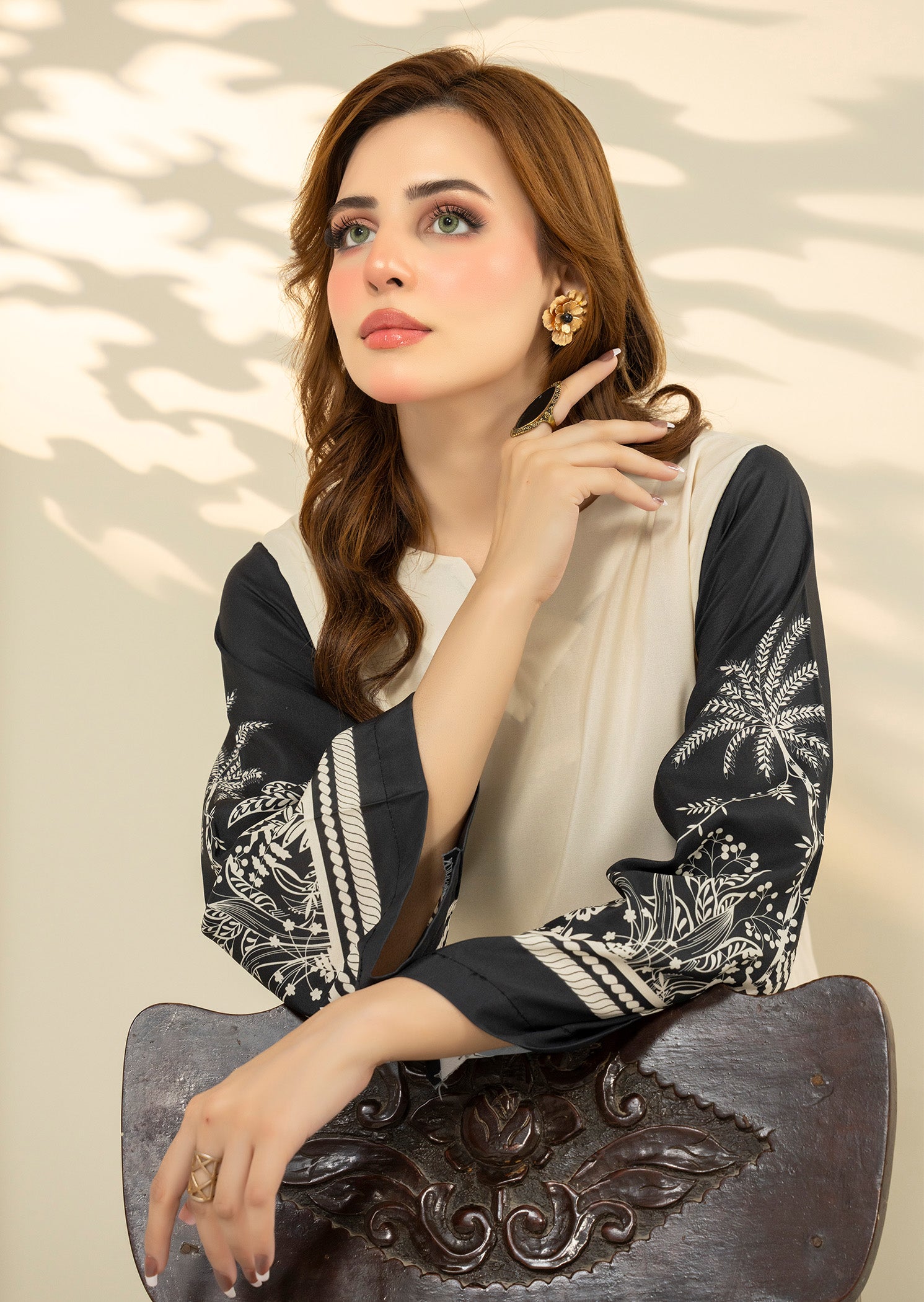 lawn Kaftan in Off-white, black