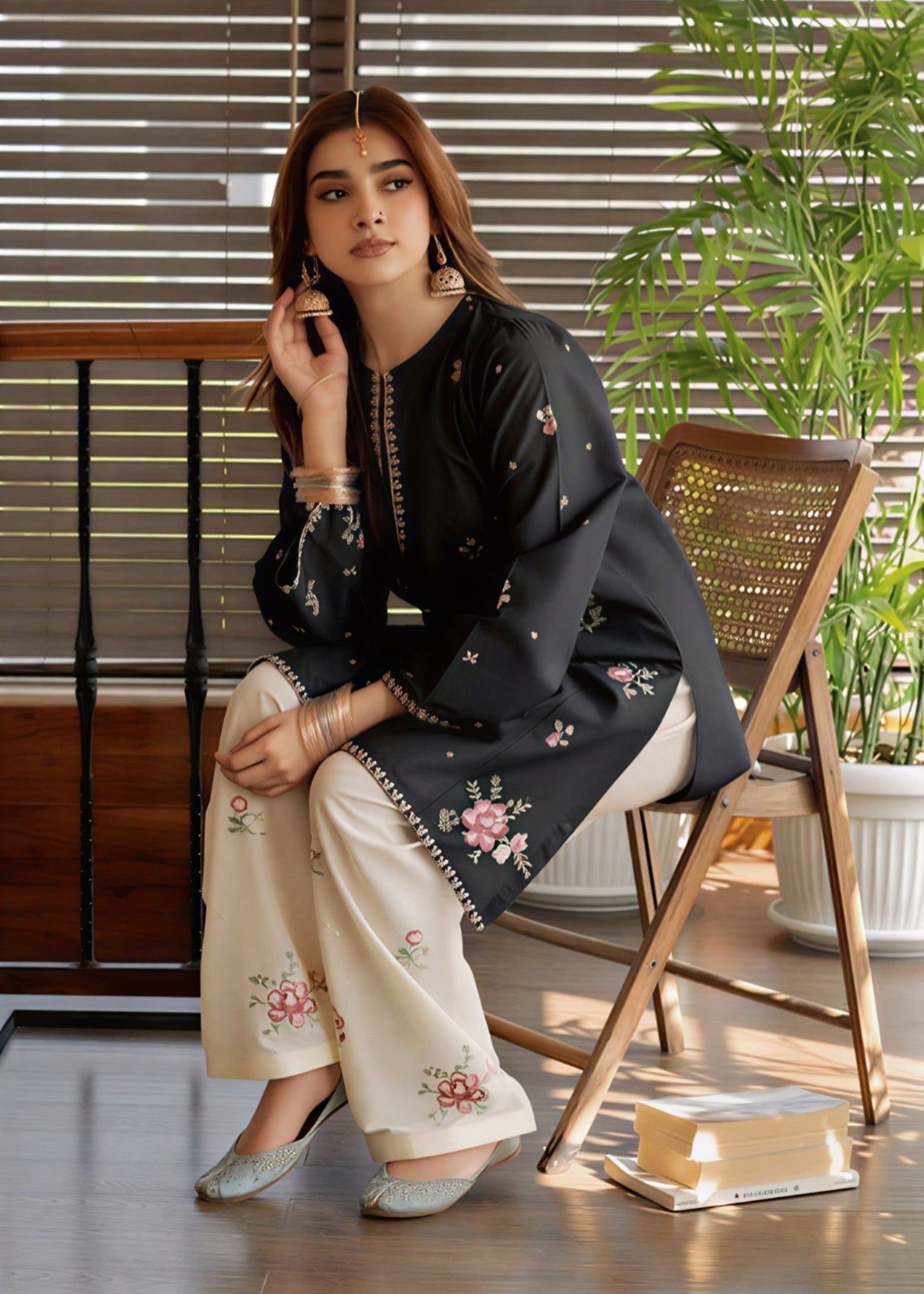 lawn cotton Kurta Set in Black, ivory