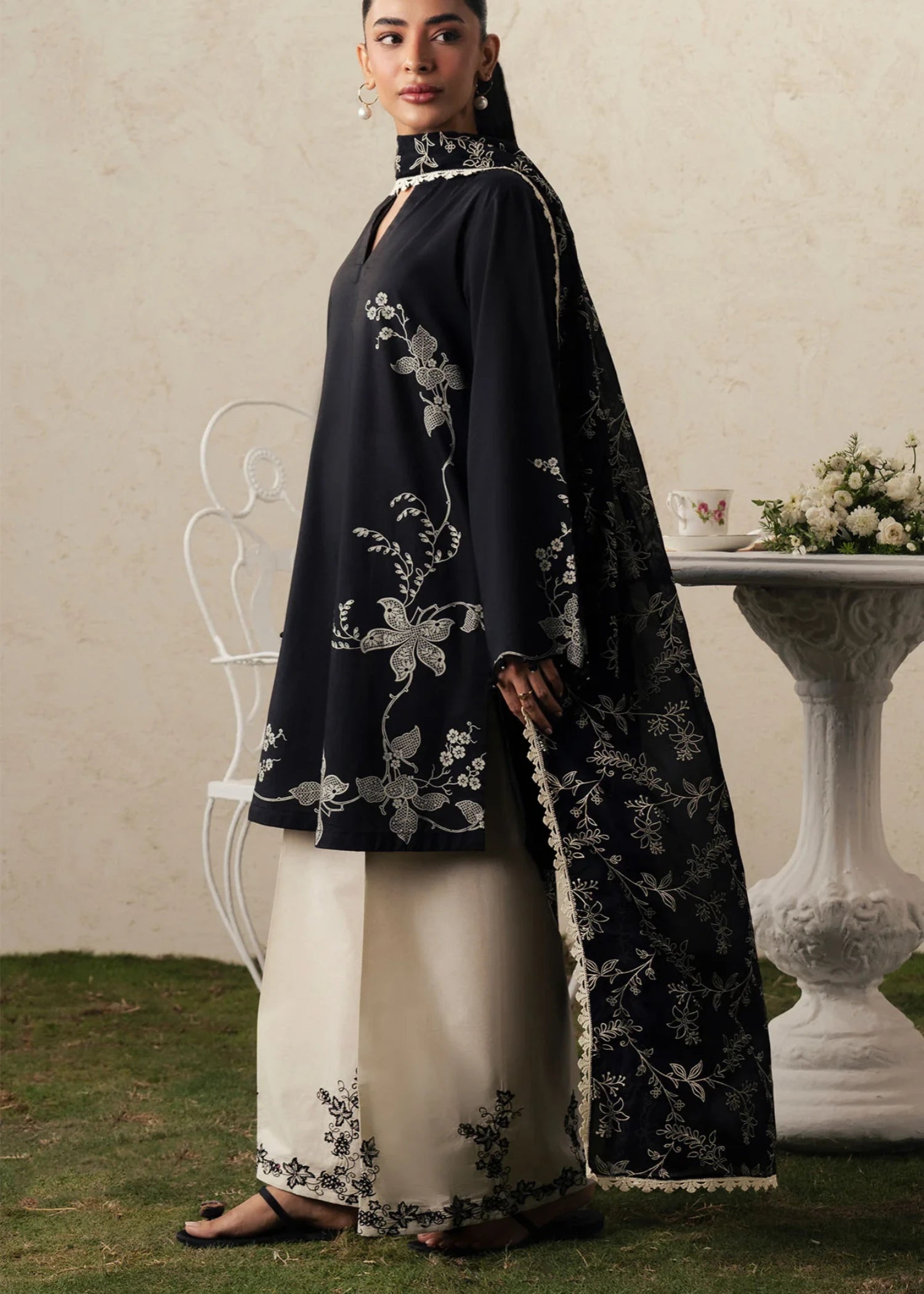 cambric Unstitched in Black