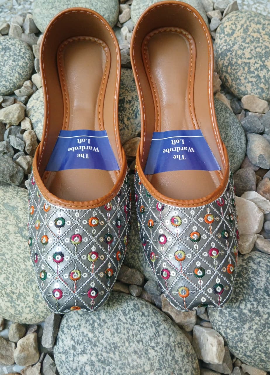 Khussa in Multi, silver by - High Quality Women Khussa DWG0294