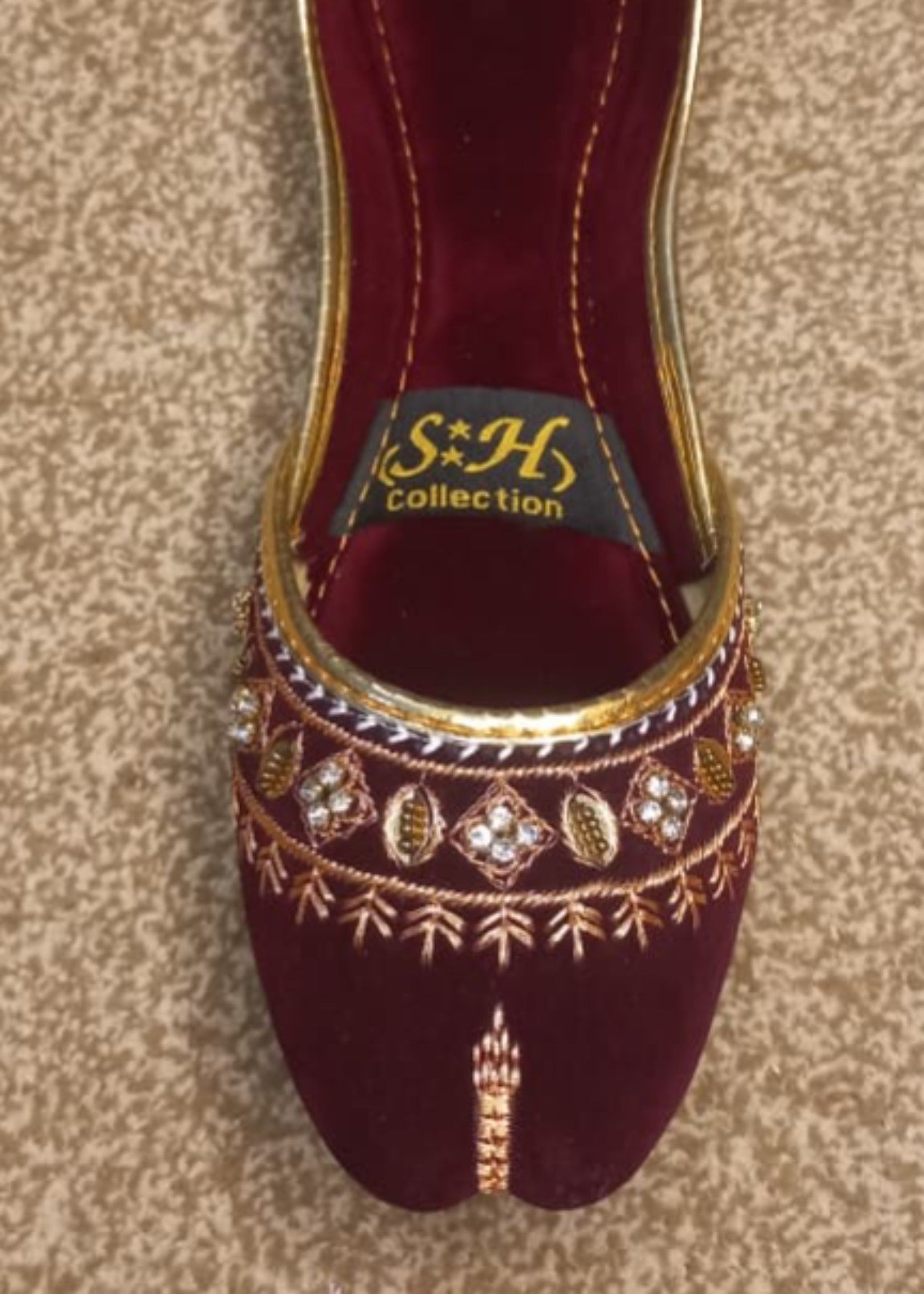 Khussa in Maroon by - High Quality Women Khussa HYD2168