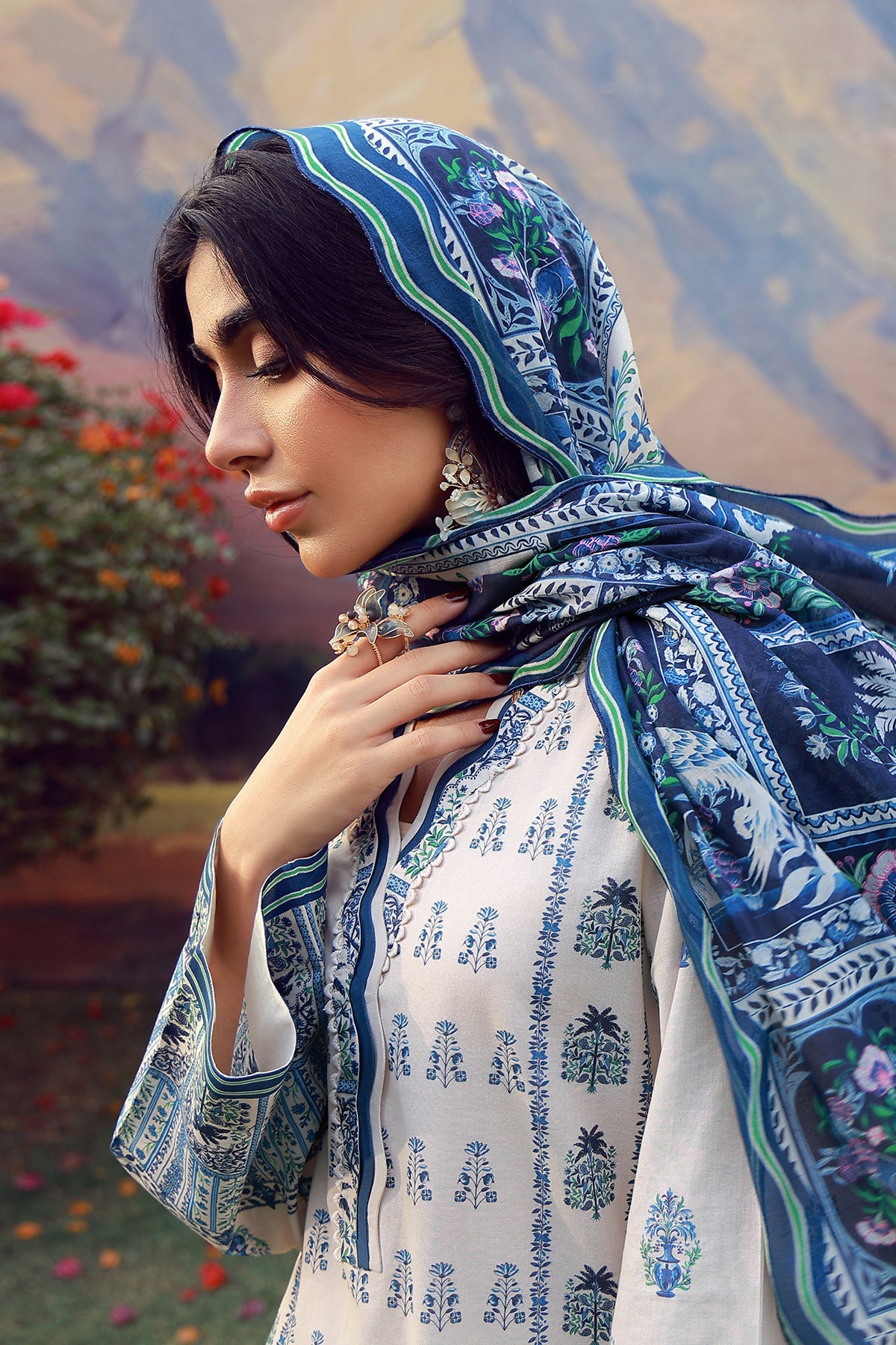 Mirha Lawn – Indigo Cream Folk