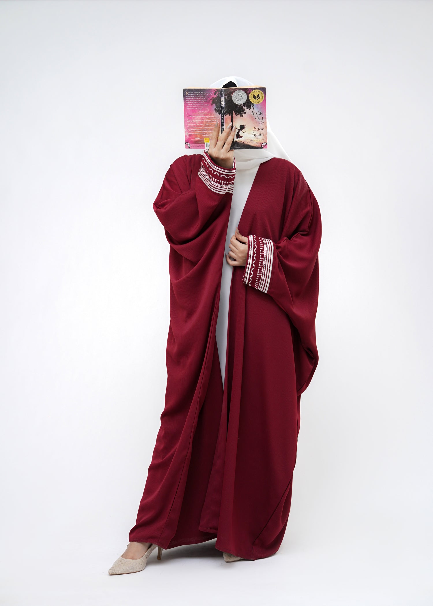 nidha Abaya in Burgundy, white