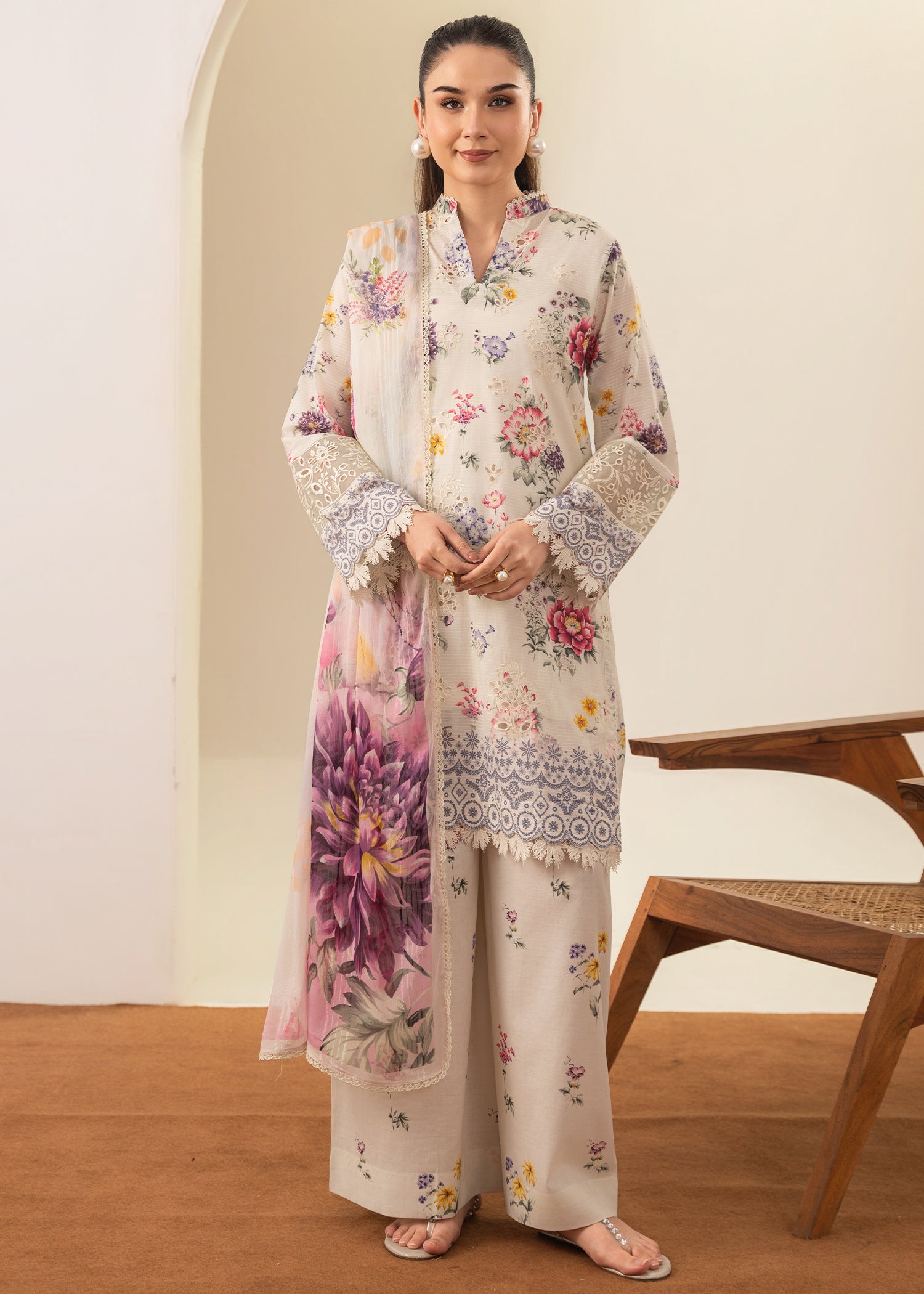 lawn Kurta Set in Off-white