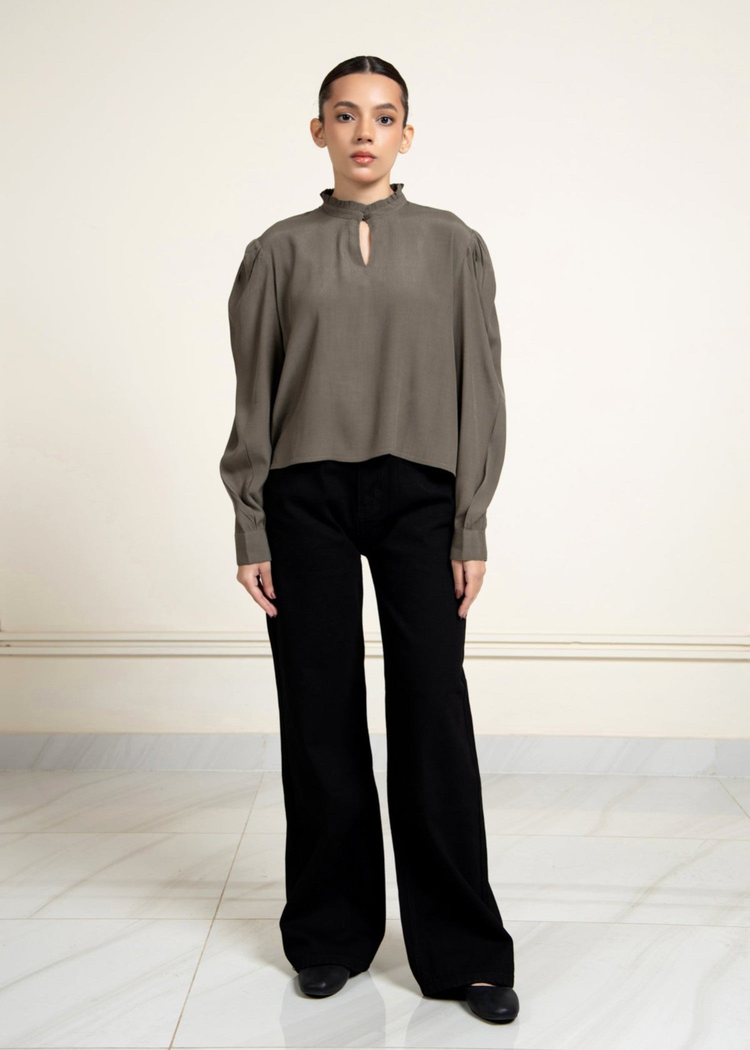 crepe Top in Dark grey