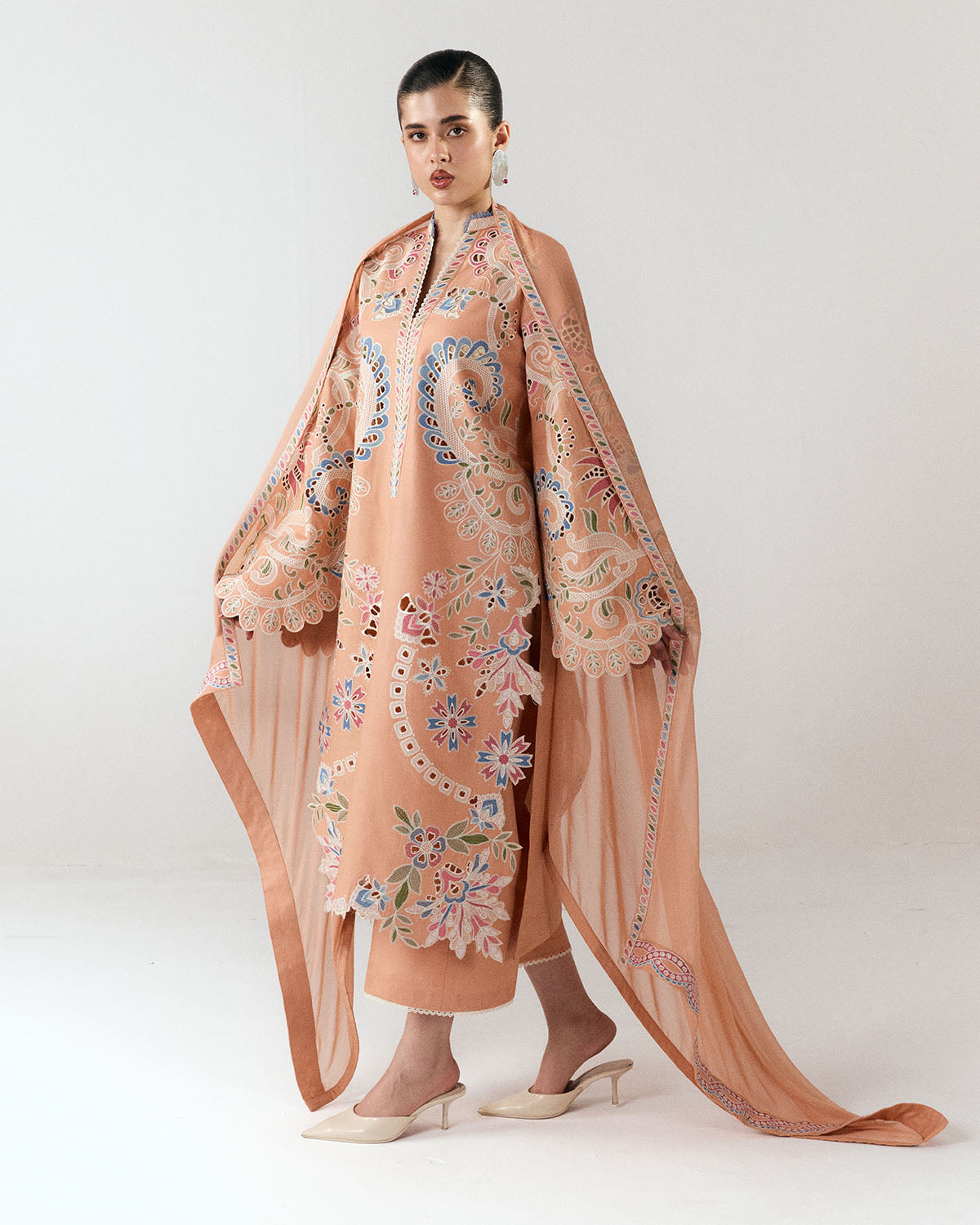 Jugnu Luxury Lawn Edit – Nila